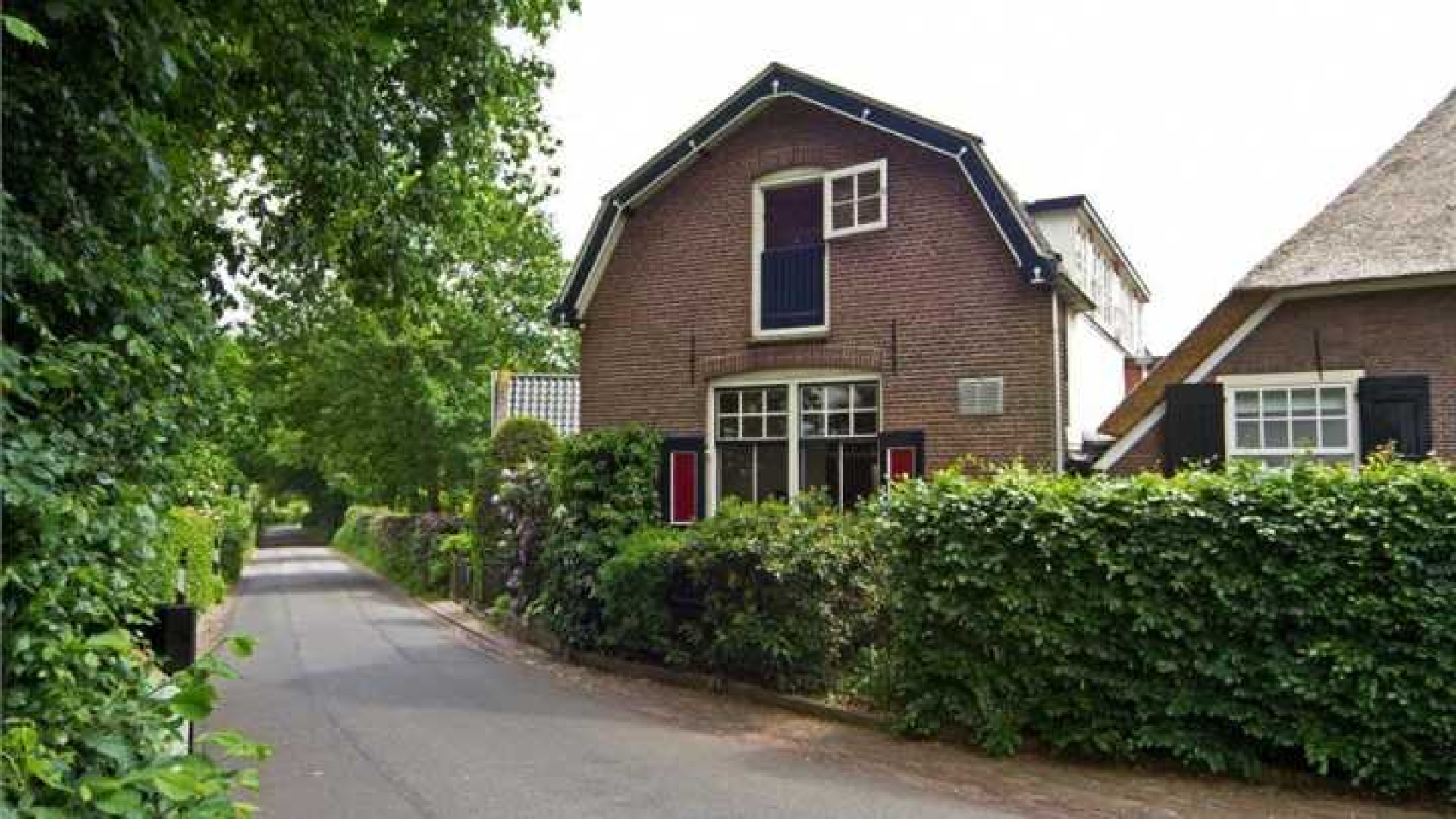 Herman van Veen zet zijn huis te koop. Zie foto's 1