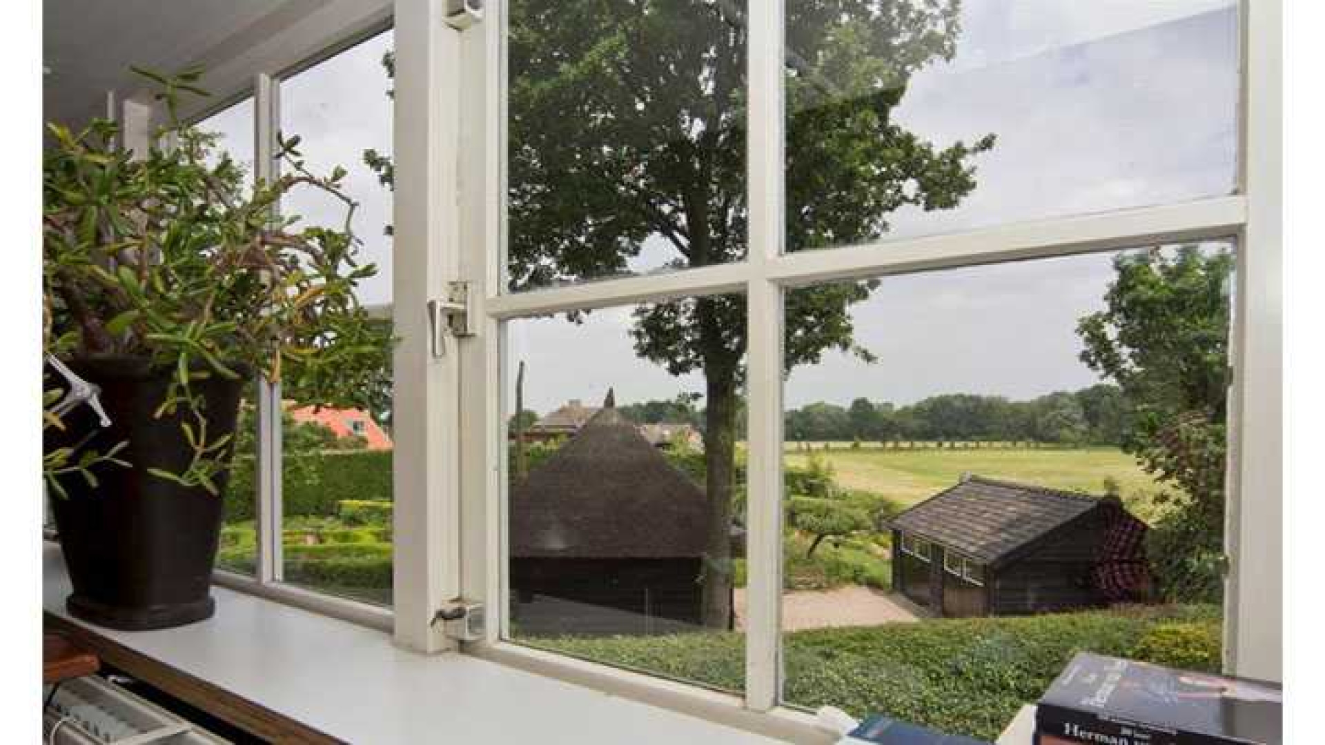 Herman van Veen haalt na eerdere prijsverlaging zijn huis uit de verkoop. Zie foto's 12