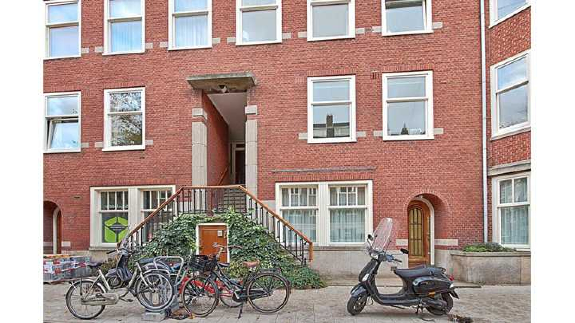 Nada van Nie zet haar luxe appartement in Amsterdam Zuid te koop. Zie foto's 2