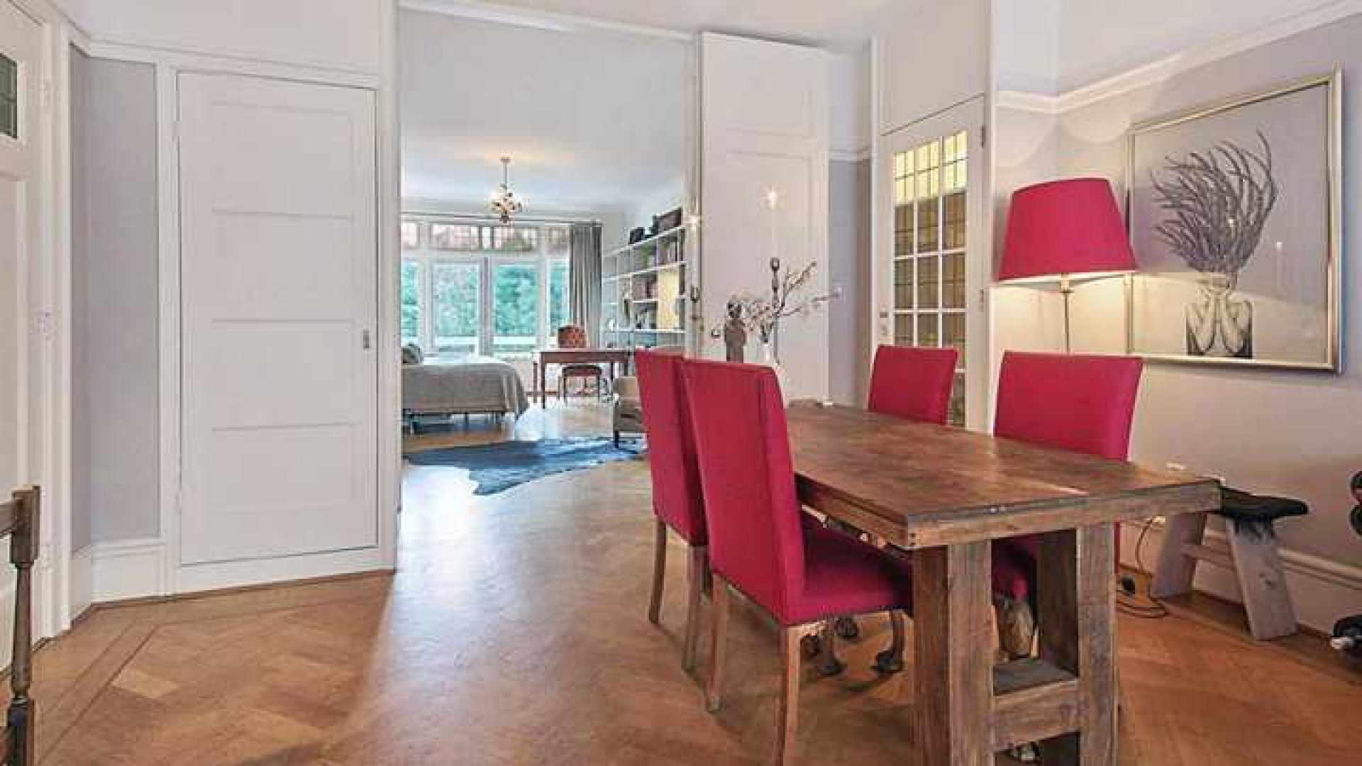 Nada van Nie zet haar luxe appartement in Amsterdam Zuid te koop. Zie foto's 7