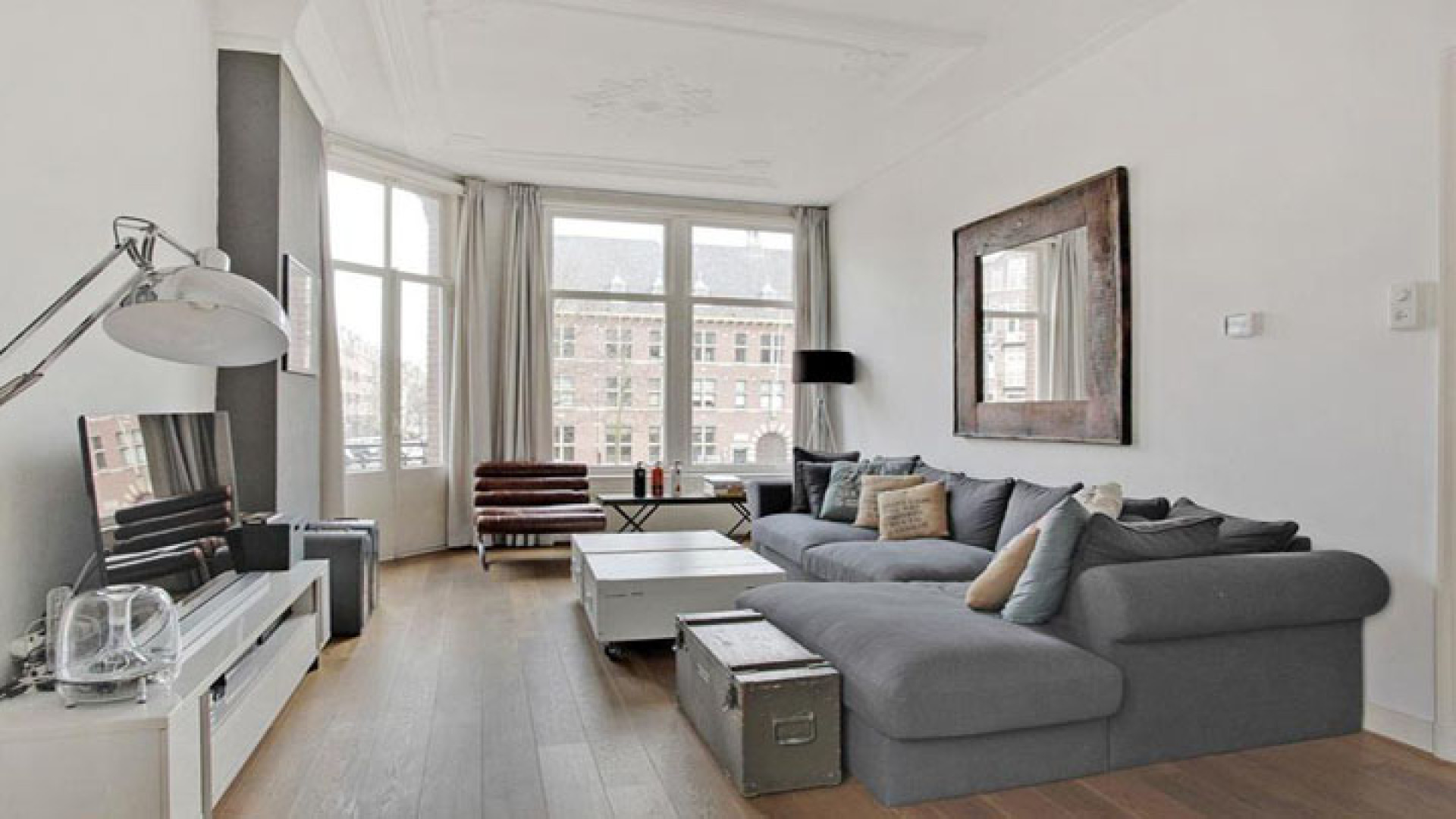 Ewout Genemans zet zijn Amsterdamse appartement te koop. Zie foto's 2
