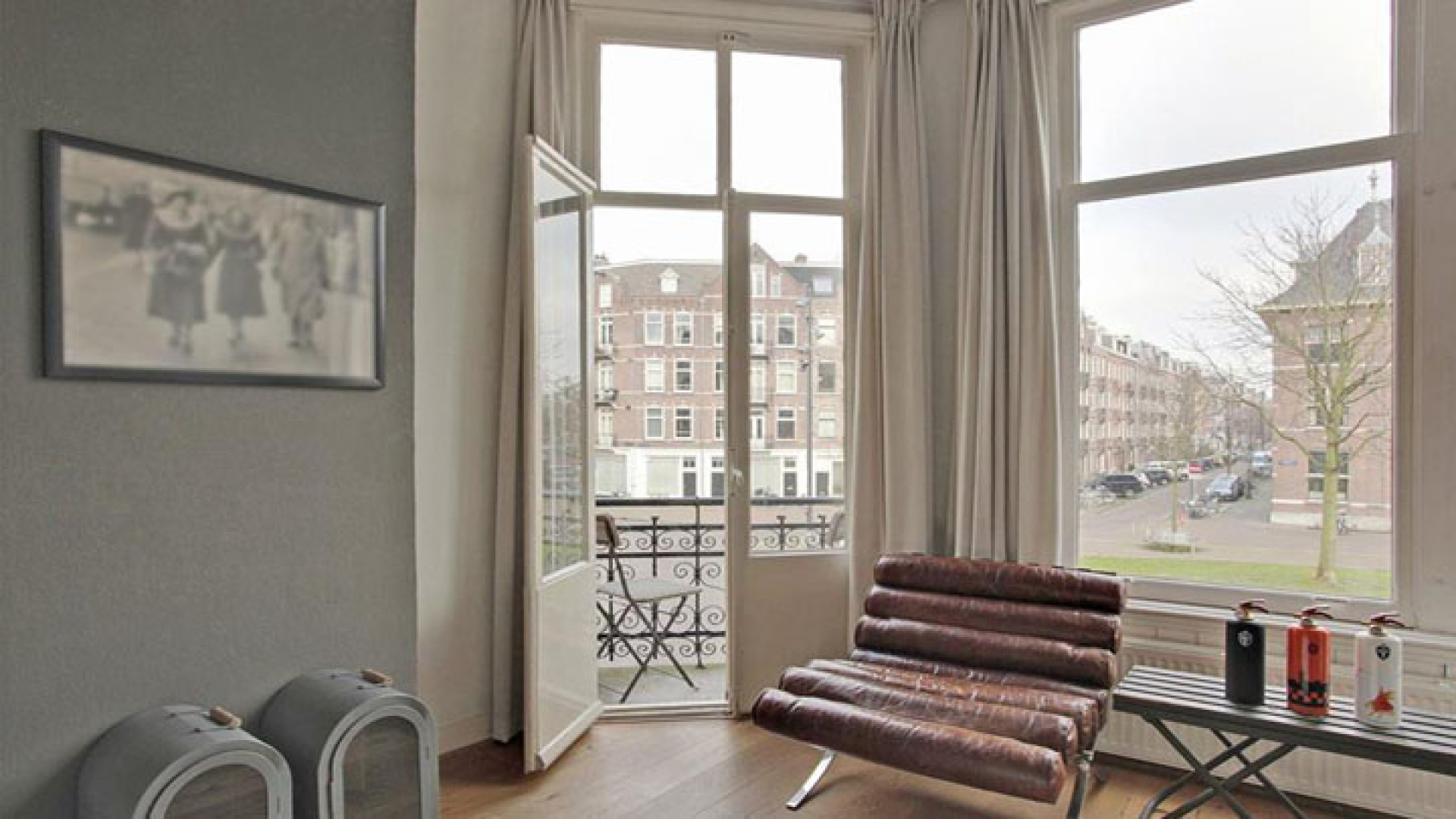 Ewout Genemans zet zijn Amsterdamse appartement te koop. Zie foto's 3