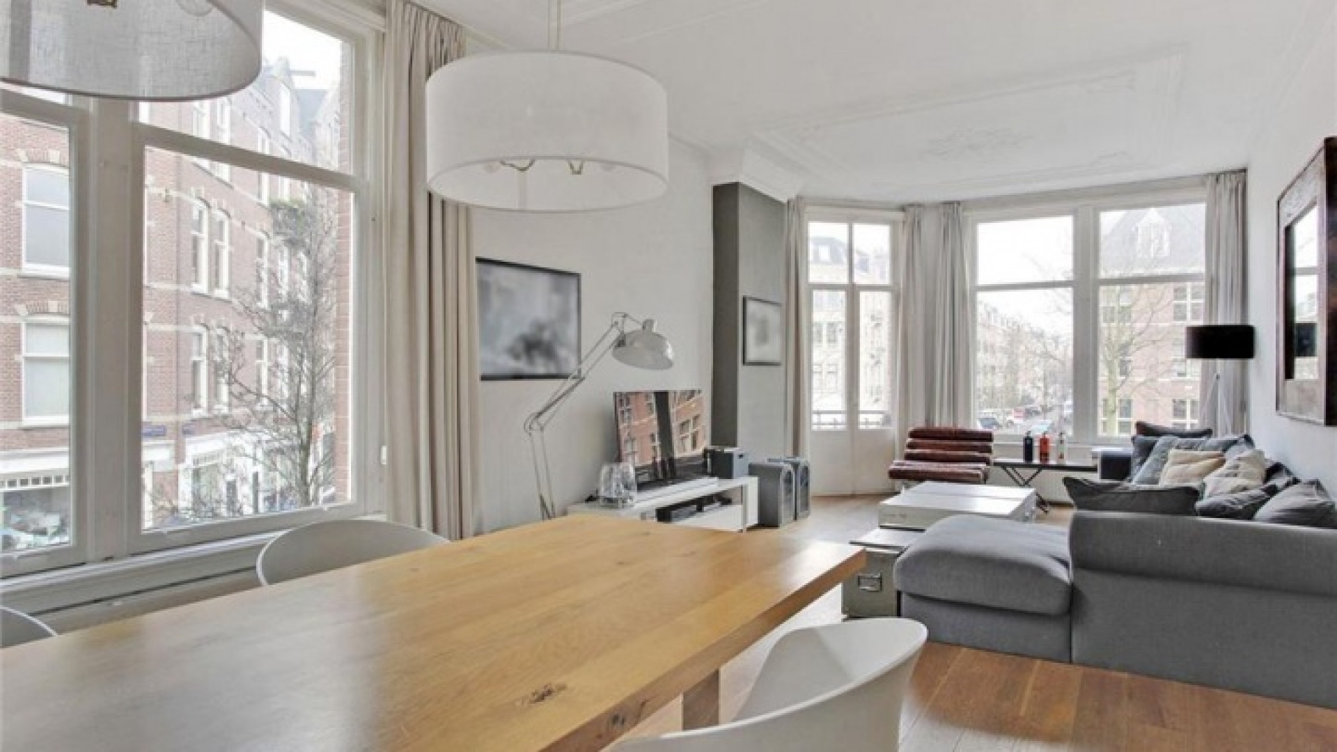 Ewout Genemans zet zijn Amsterdamse appartement te koop. Zie foto's 5