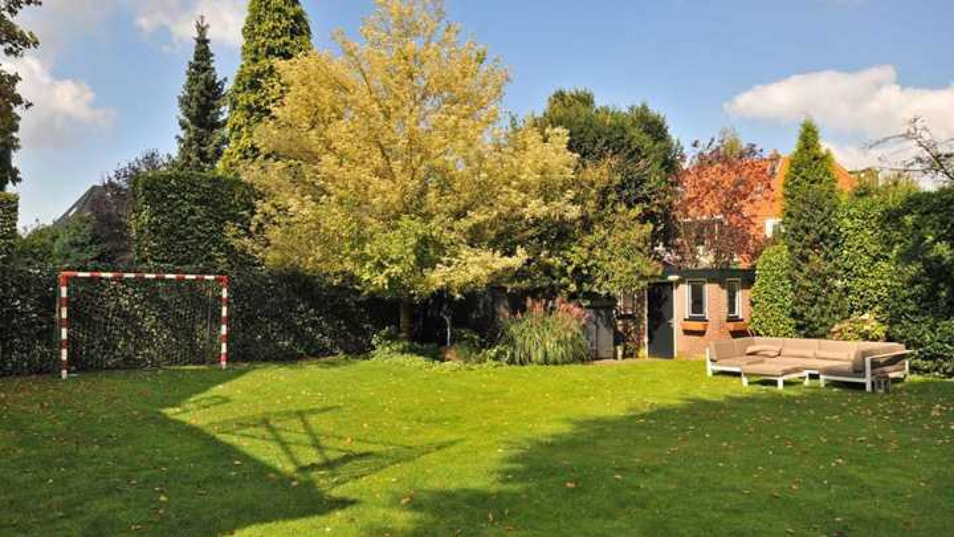 Ivo Niehe maakt forse winst op verkoop van zijn Gooische villa. Zie foto's 14