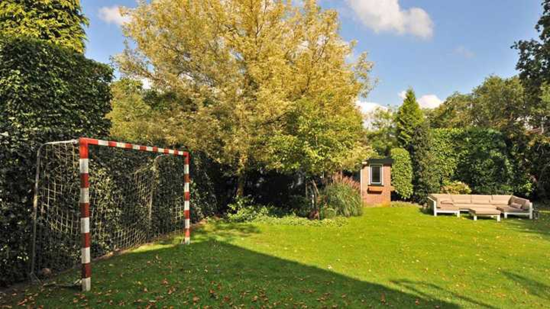 Ivo Niehe haalt zijn villa weer uit de verkoop. Zie foto's 15