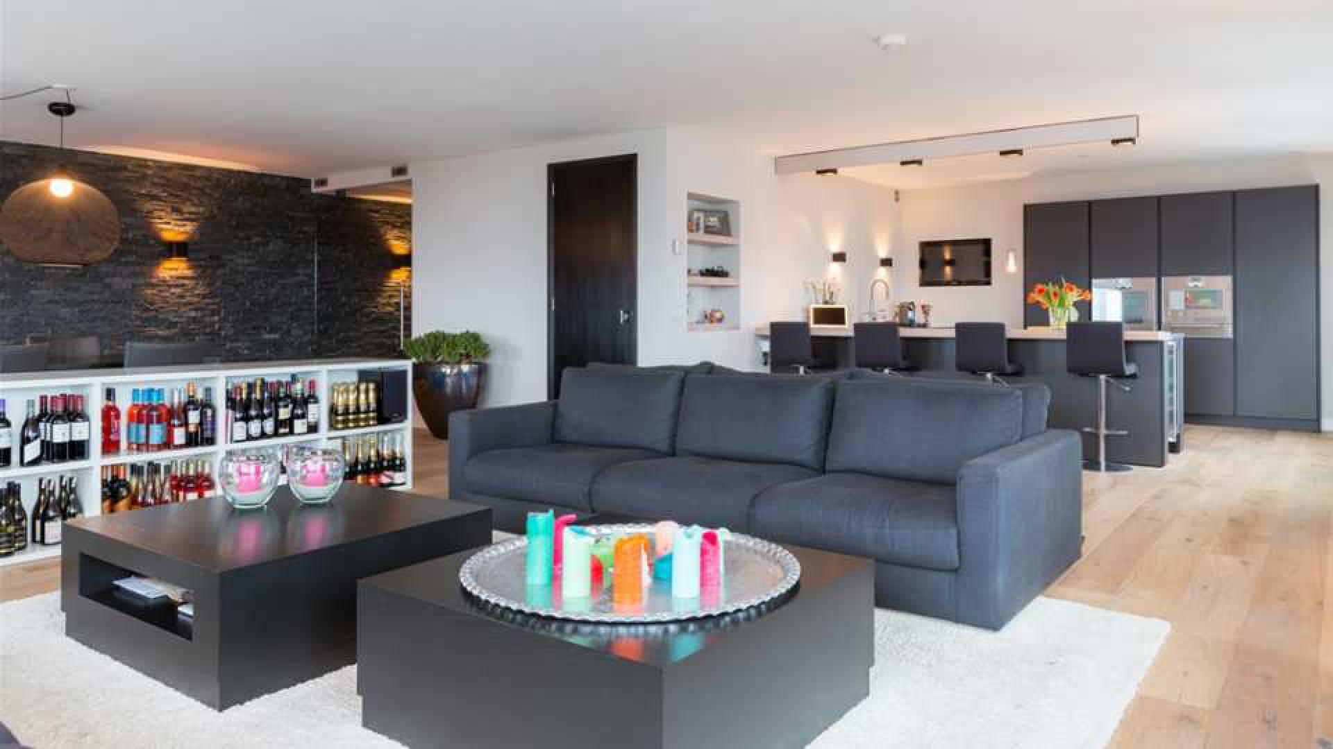 Amanda Krabbe en haar man Harrie Kolen zetten hun luxe penthouse in stille verkoop. Zie foto's 11
