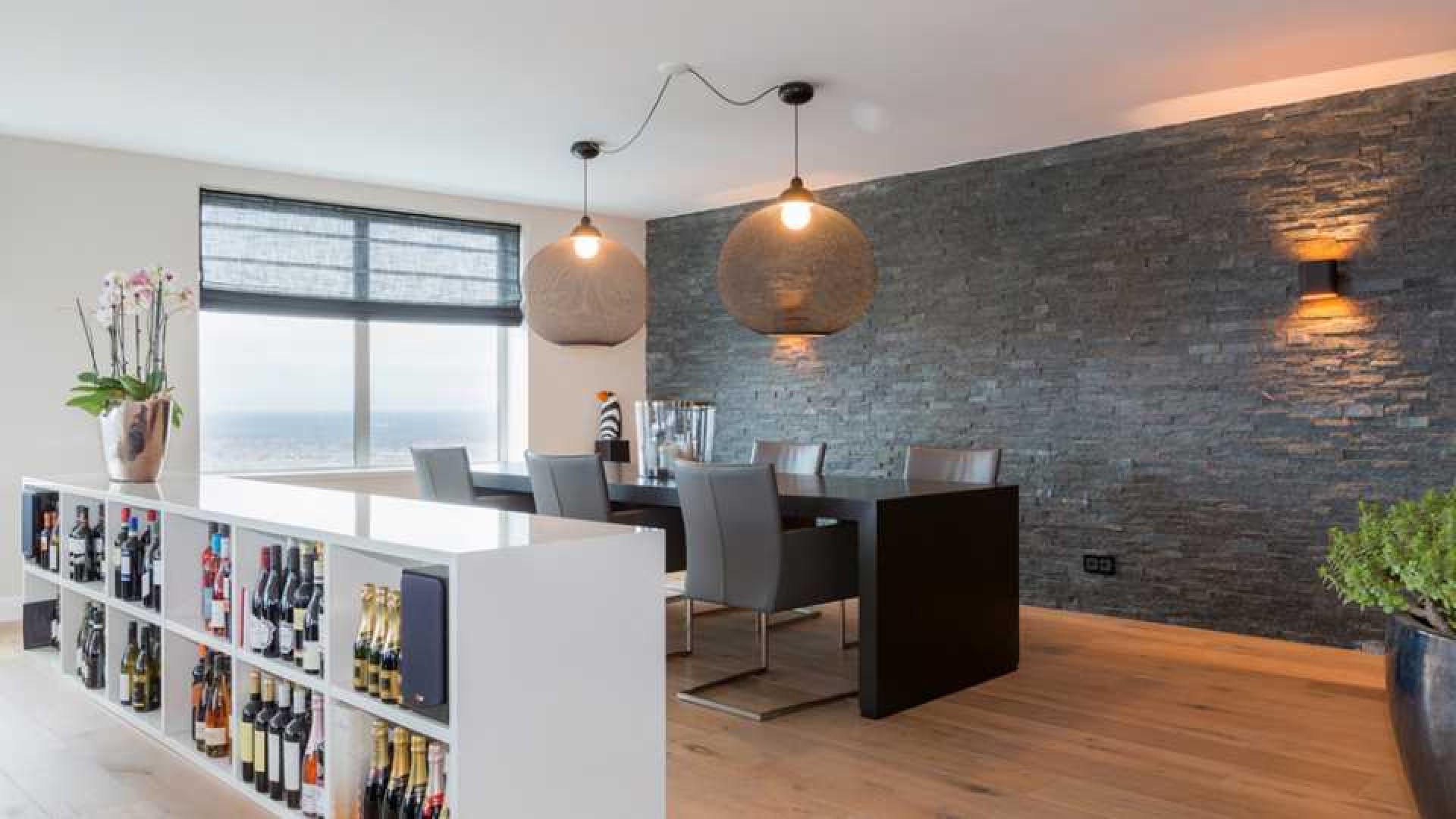 Amanda Krabbe en haar man Harrie Kolen zetten hun luxe penthouse in stille verkoop. Zie foto's 8