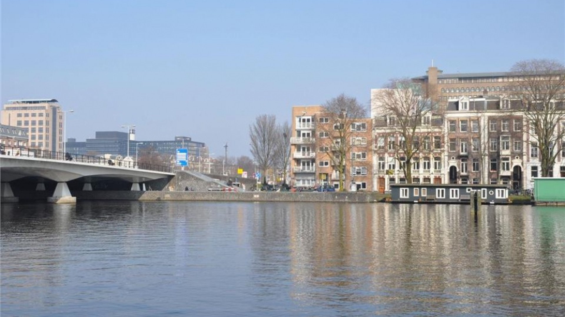 Barry Stevens koopt appartement met uitzicht op de Amstel. Zie foto's 15