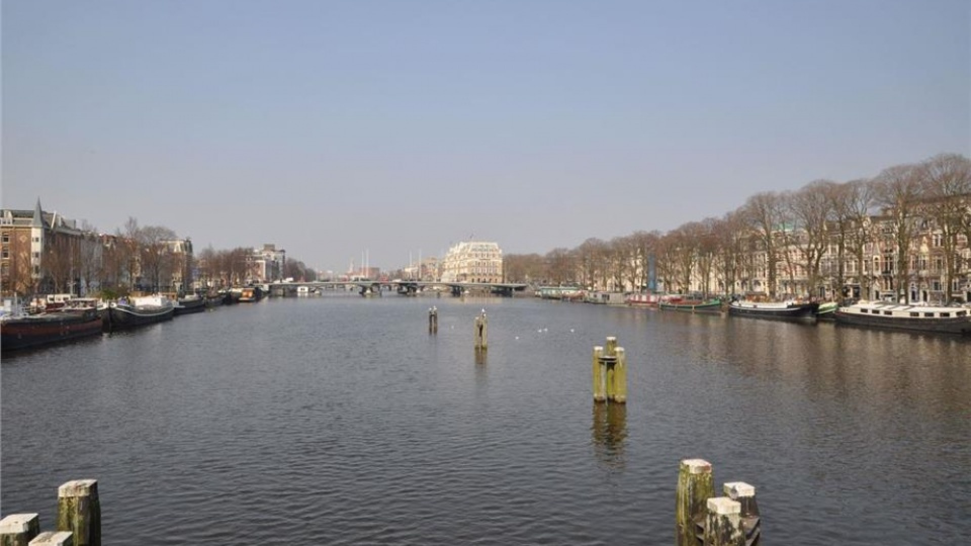 Barry Stevens koopt appartement met uitzicht op de Amstel. Zie foto's 16