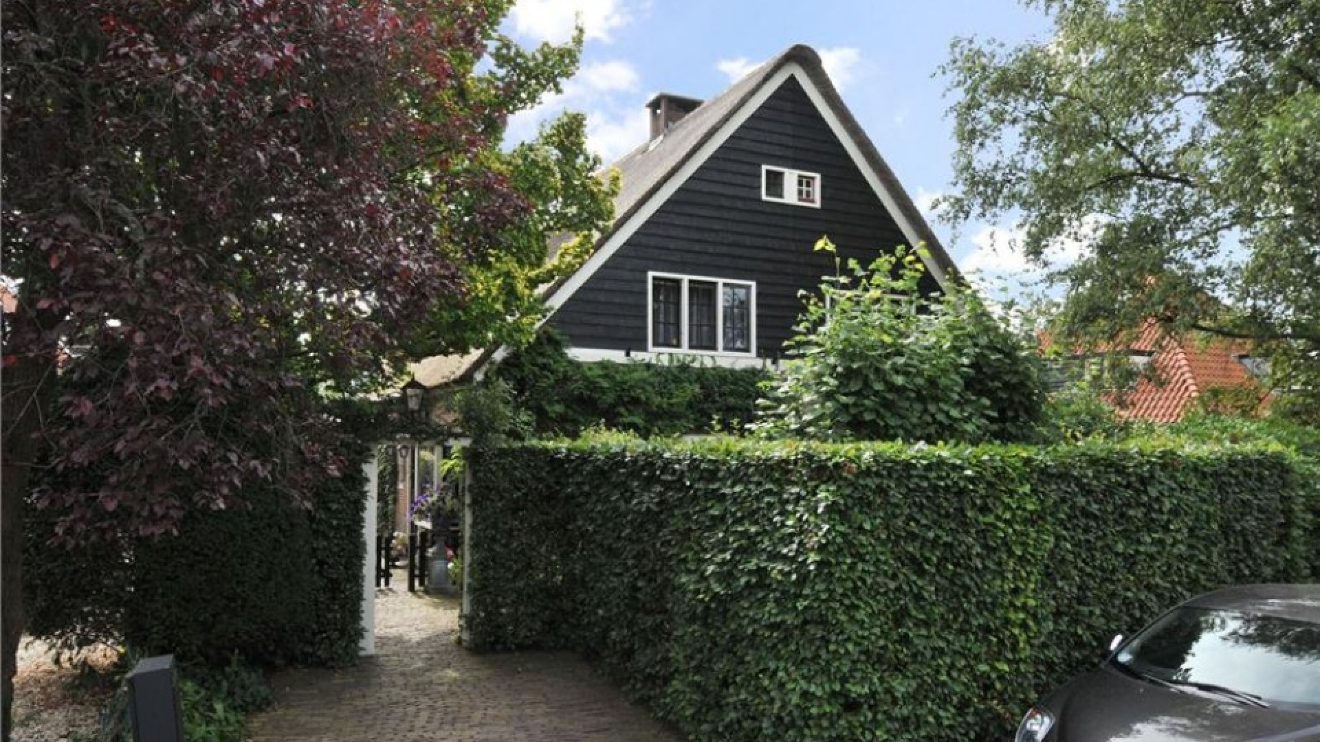 Rosanna Kluivert haalt haar Gooise villa uit de verkoop. Zie foto's 2
