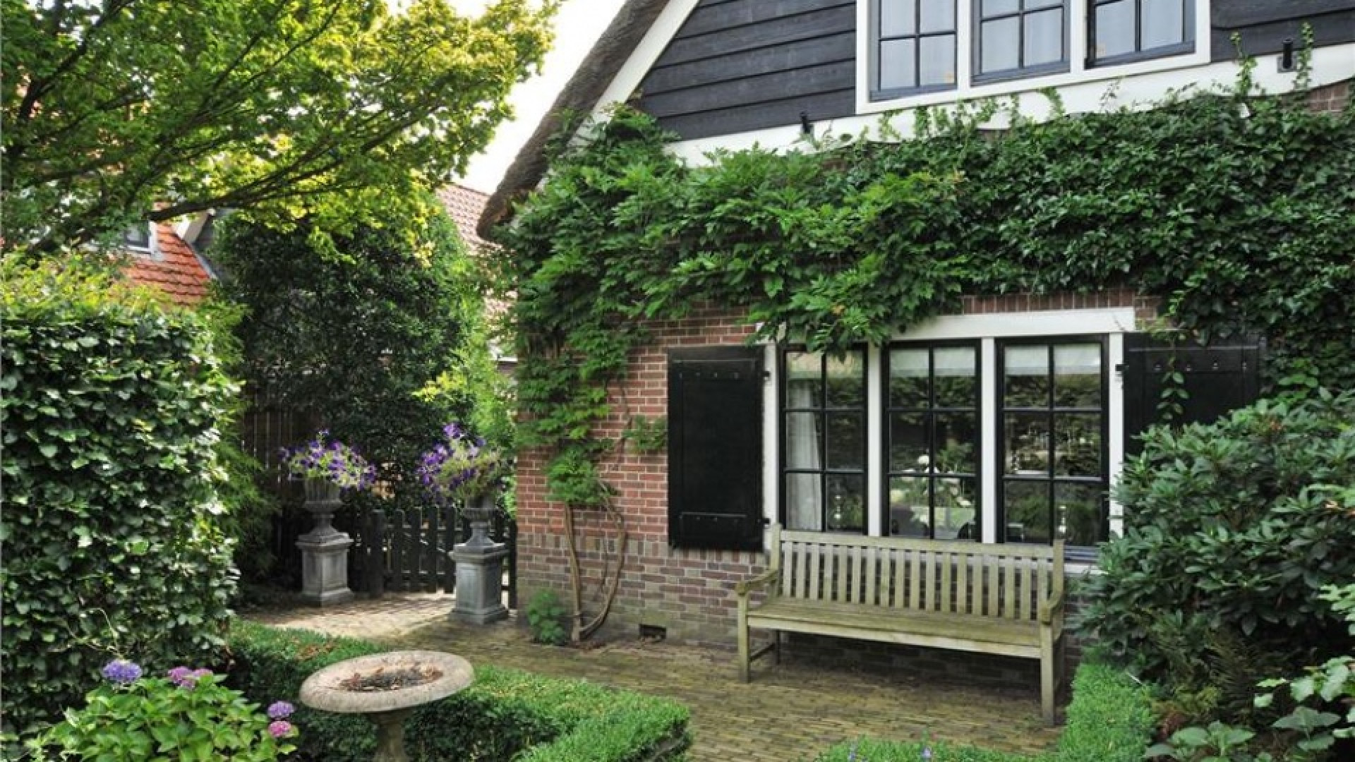 Rosanna Kluivert haalt haar Gooise villa uit de verkoop. Zie foto's 3