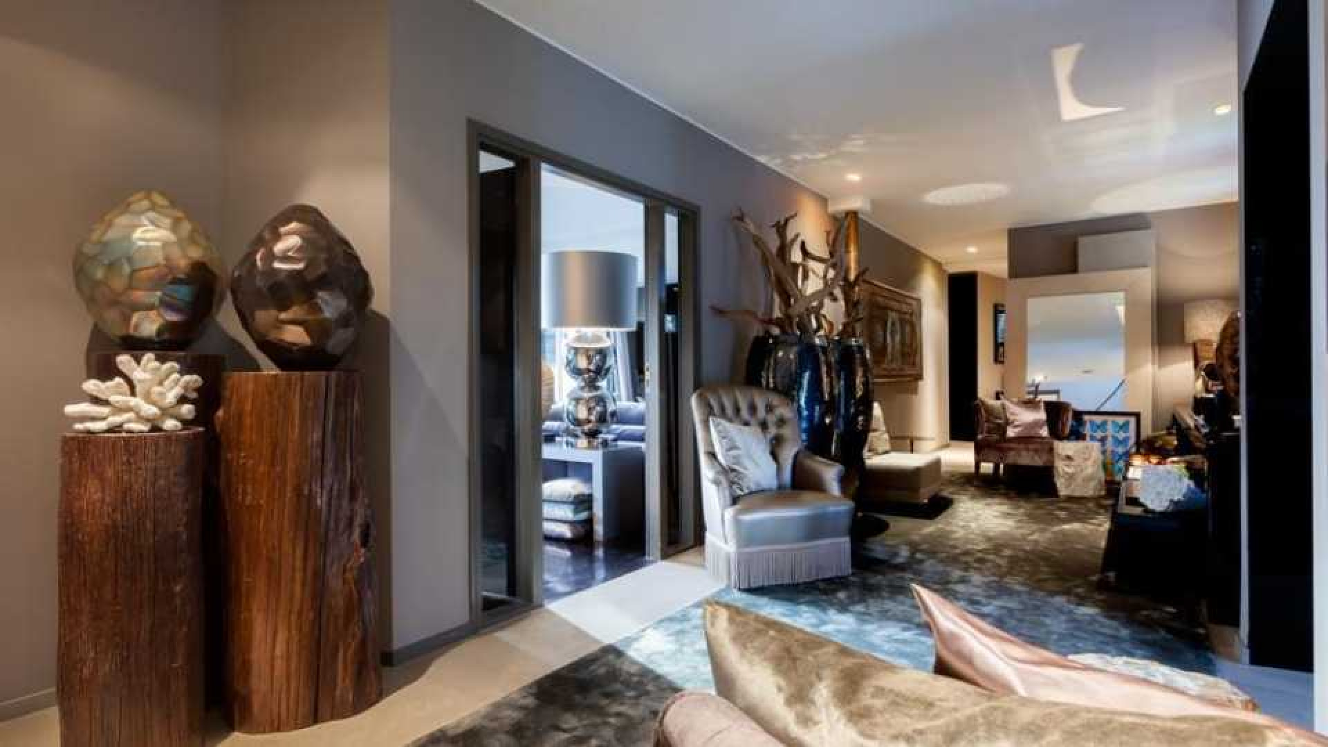 Top interieur stylist Eric Kuster zet zijn eigen droomvilla te koop. Zie foto's 21