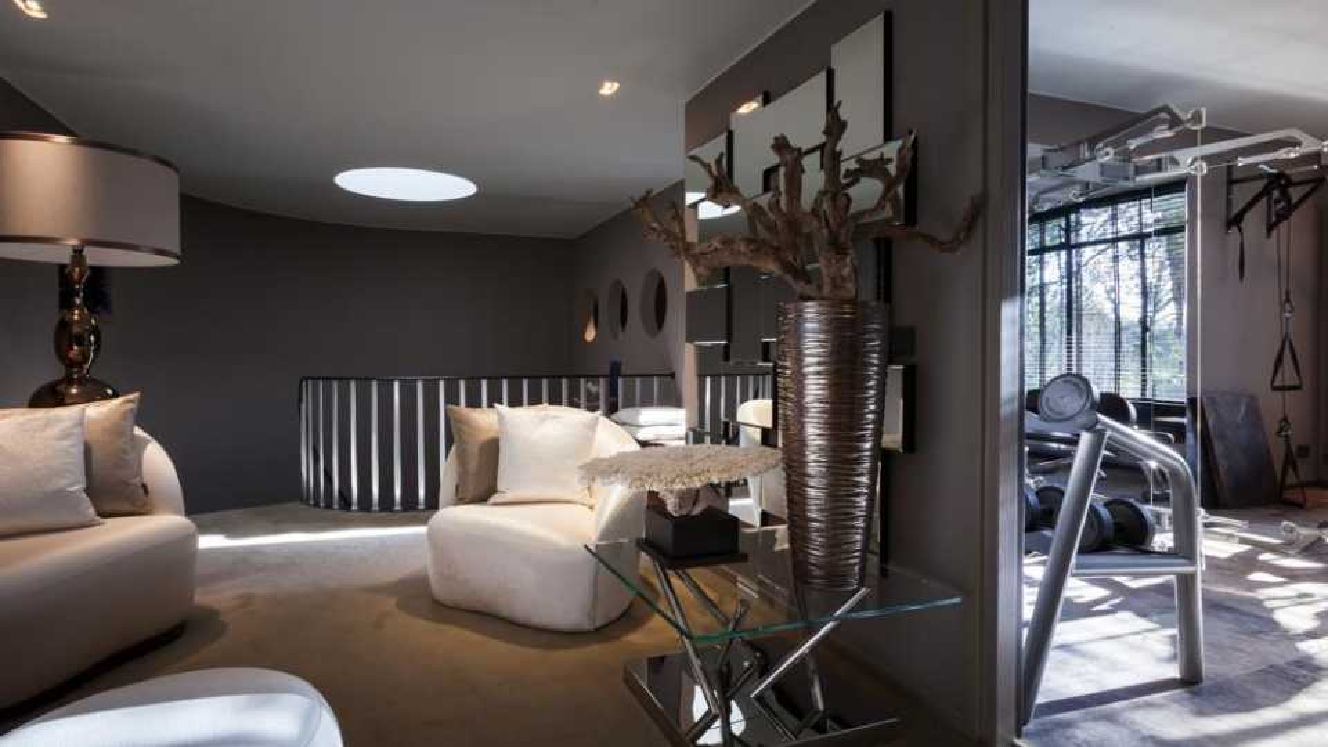 Top interieur stylist Eric Kuster zet zijn eigen droomvilla te koop. Zie foto's 24