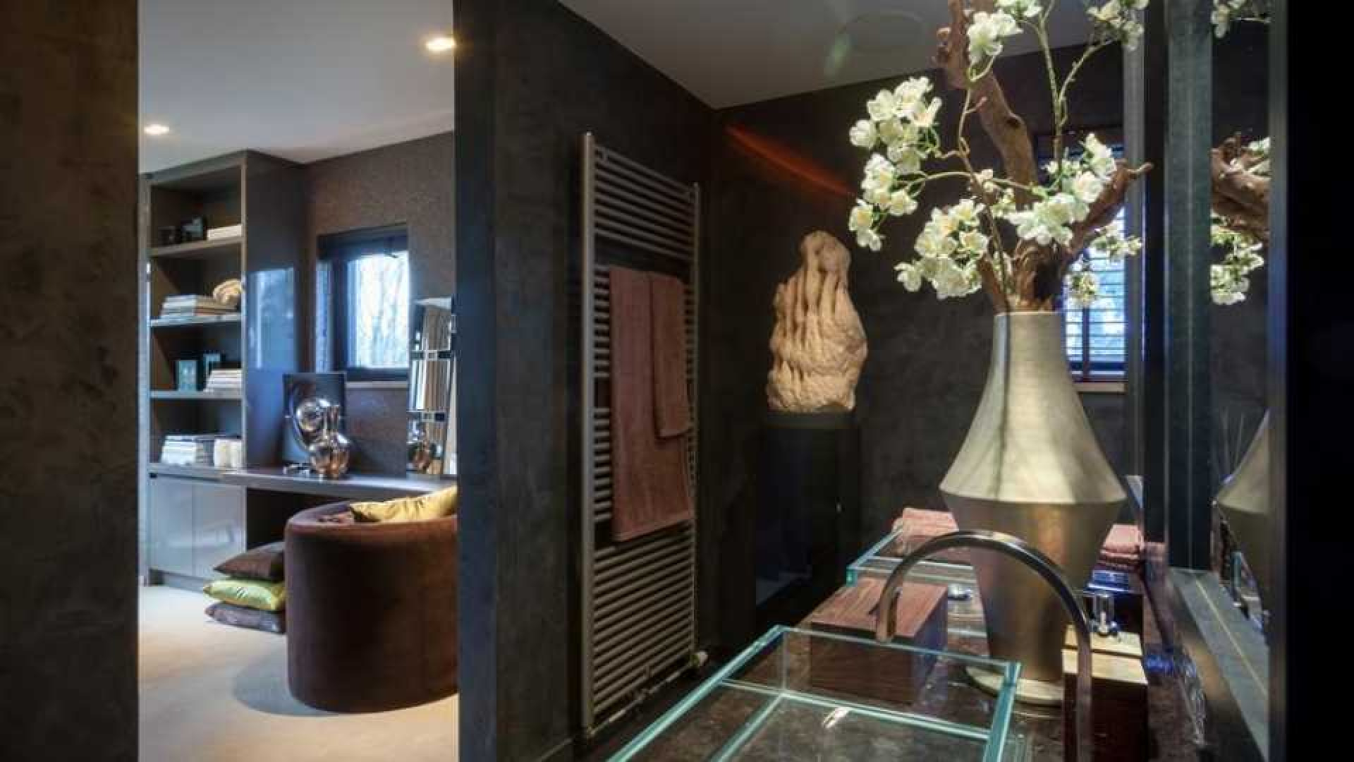 Top interieur stylist Eric Kuster zet zijn eigen droomvilla te koop. Zie foto's 29