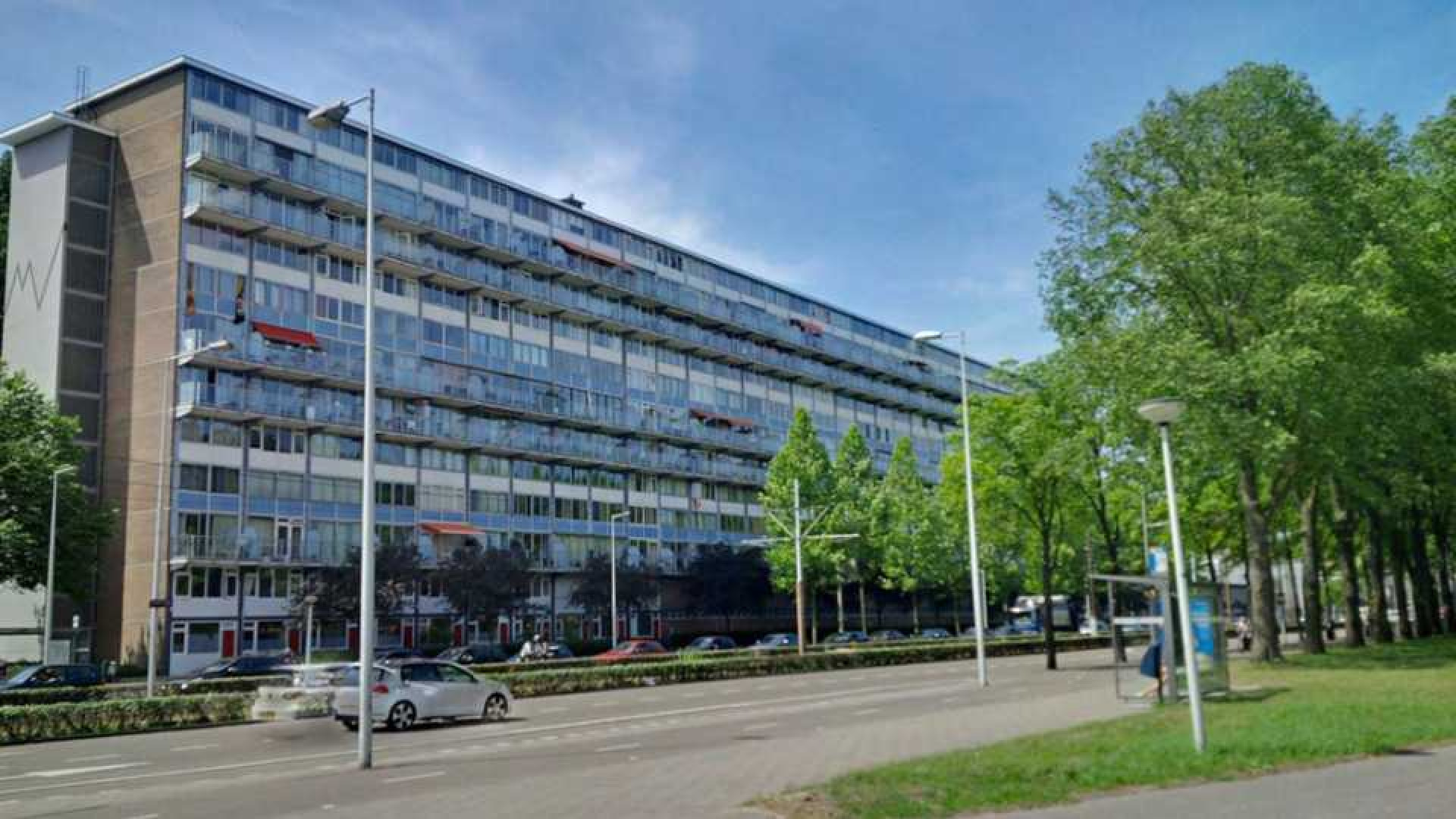 Najib Amhali zet zijn Amsterdamse appartement te huur. Zie foto's 1