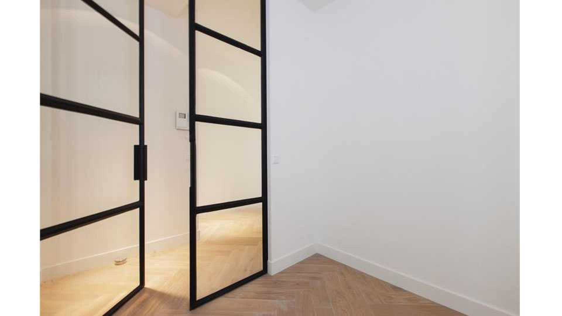 Khalid Boulahrouz koopt luxe appartement in centrum van Amsterdam. Zie foto's 12