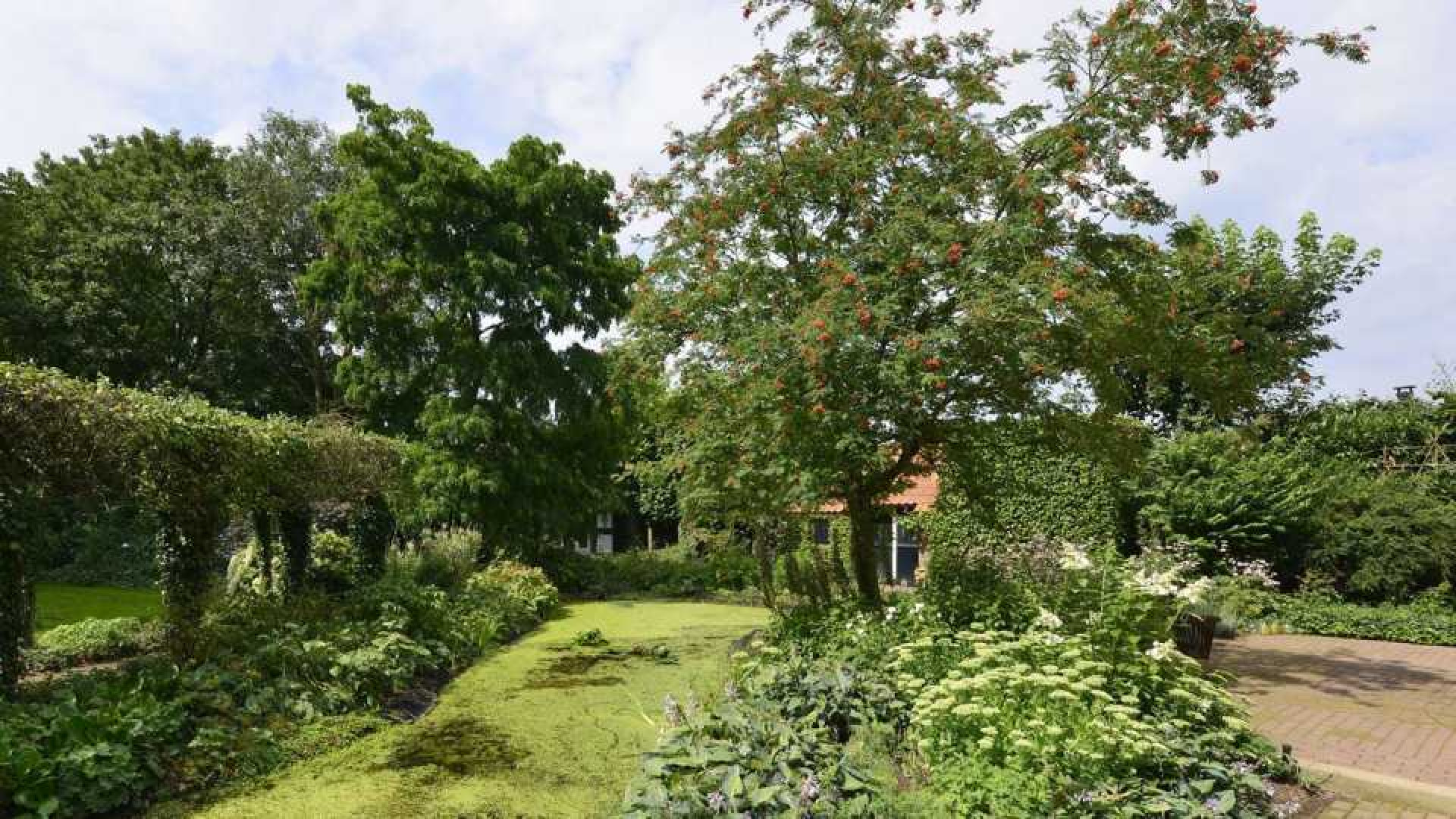 Prinses Irene zet haar prachtige landhuis in Wijk bij Duurstede te koop. Zie foto's 9