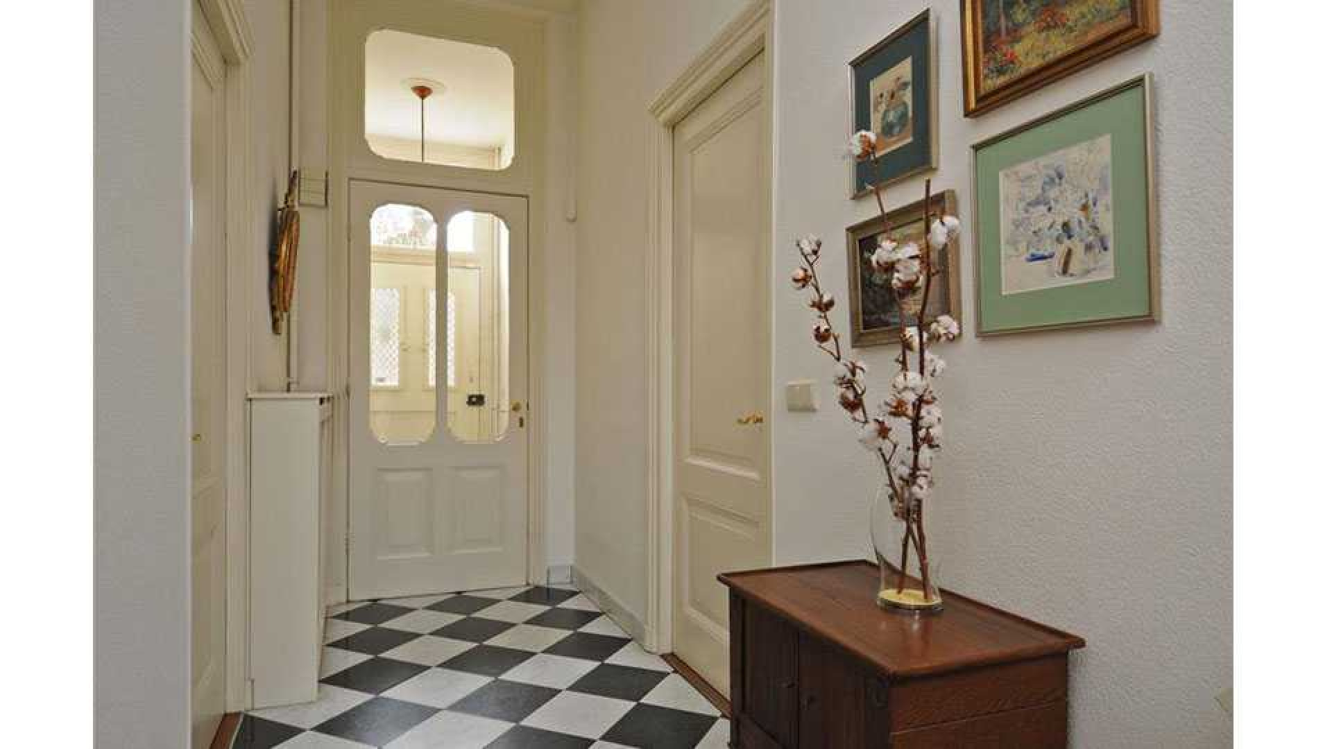 Frits Sissing koopt vrijstaande villa in het Gooi. Zie foto's 4