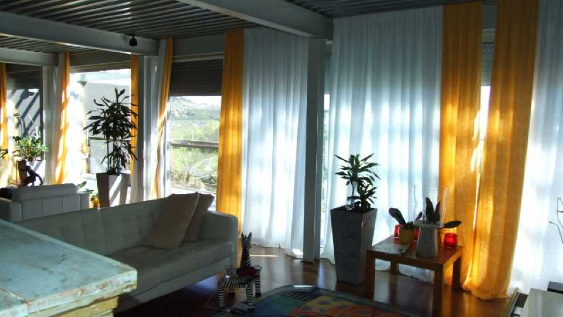 Tuinman Rob Verlinden doet zijn Spaanse villa voor spotprijs weg. Zie foto's 10