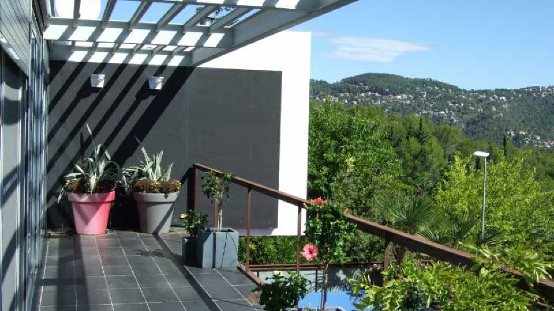 Tuinman Rob Verlinden doet zijn Spaanse villa voor spotprijs weg. Zie foto's 2