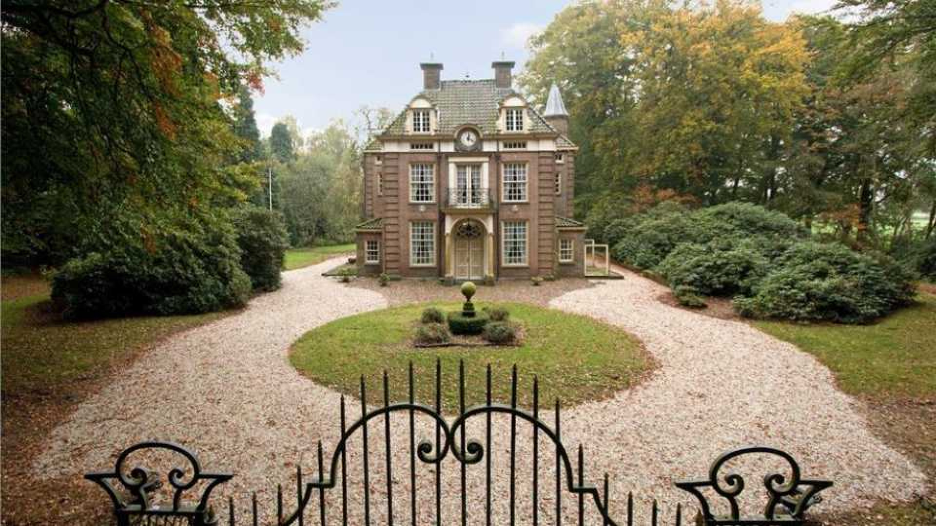 Oud PvdA topman Marcel van Dam verruilt riant landhuis voor eeuwenoud kasteel. Zie foto's 1