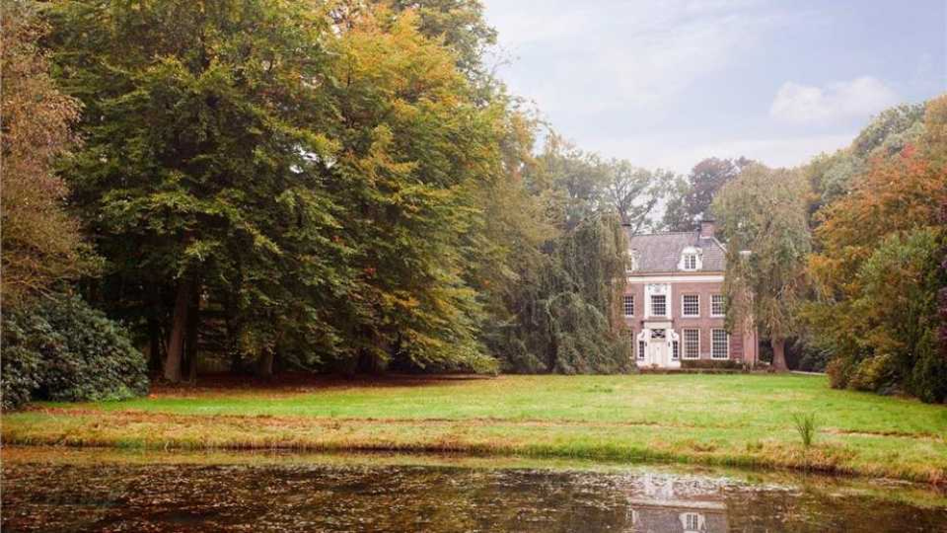 Oud PvdA topman Marcel van Dam verruilt riant landhuis voor eeuwenoud kasteel. Zie foto's 18