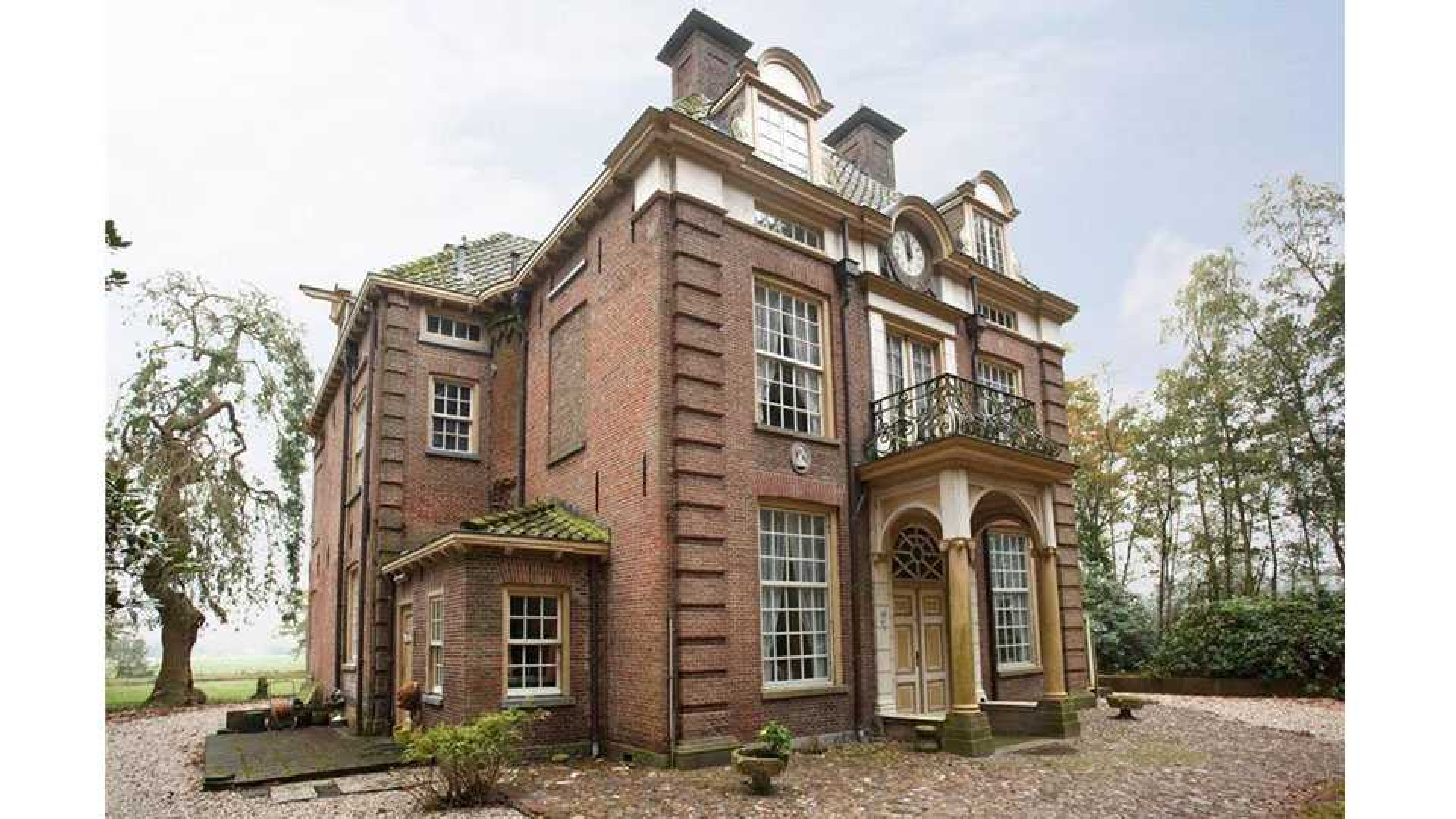 Oud PvdA topman Marcel van Dam verruilt riant landhuis voor eeuwenoud kasteel. Zie foto's 4