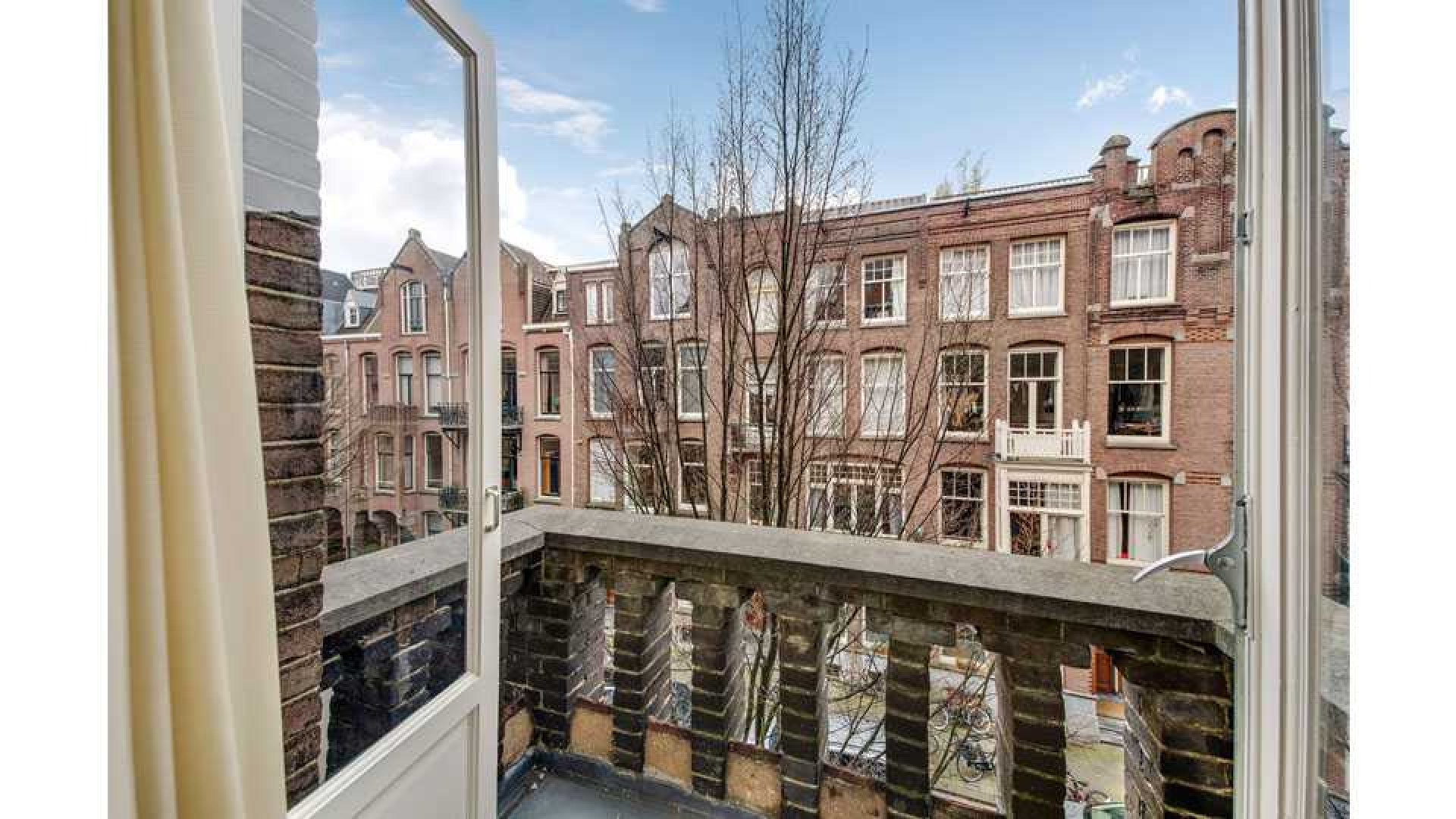 Mode koningin Sheila de Vries verkoopt haar driedubbele bovenhuis in Amsterdam Zuid met vette winst. Zie foto's 10