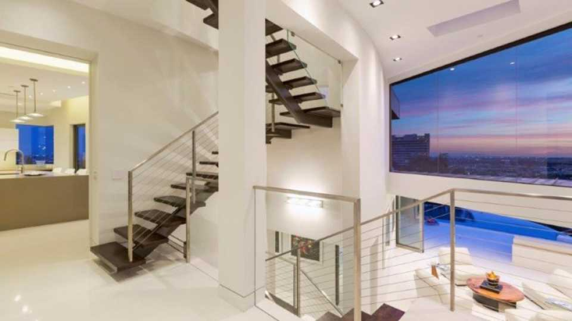 Reinout Oerlemans haalt zijn luxe villa in Los Angeles uit de verkoop. Zie foto's 6