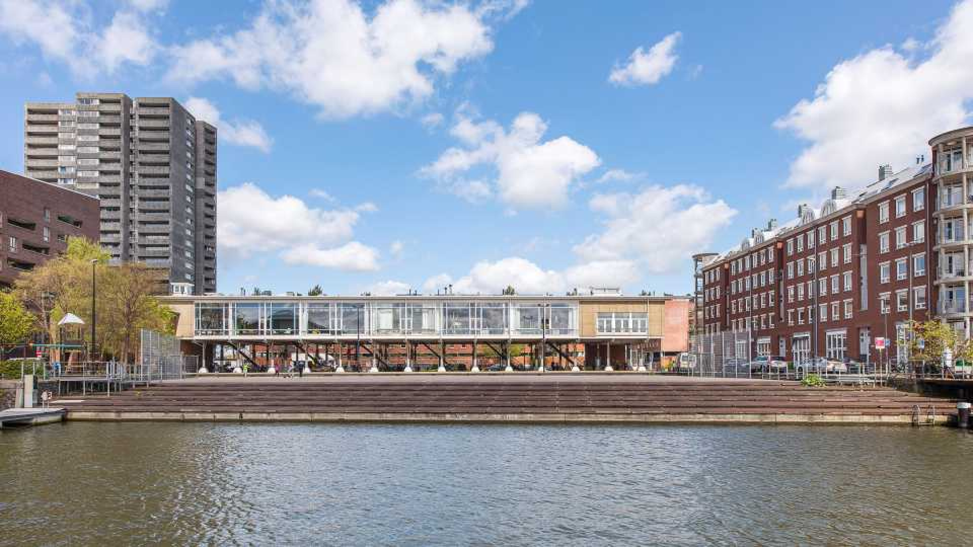 Stylist Bastiaan van Schaik verkoopt zijn penthouse in Amsterdam met tonnen euro's winst. Zie foto's 12