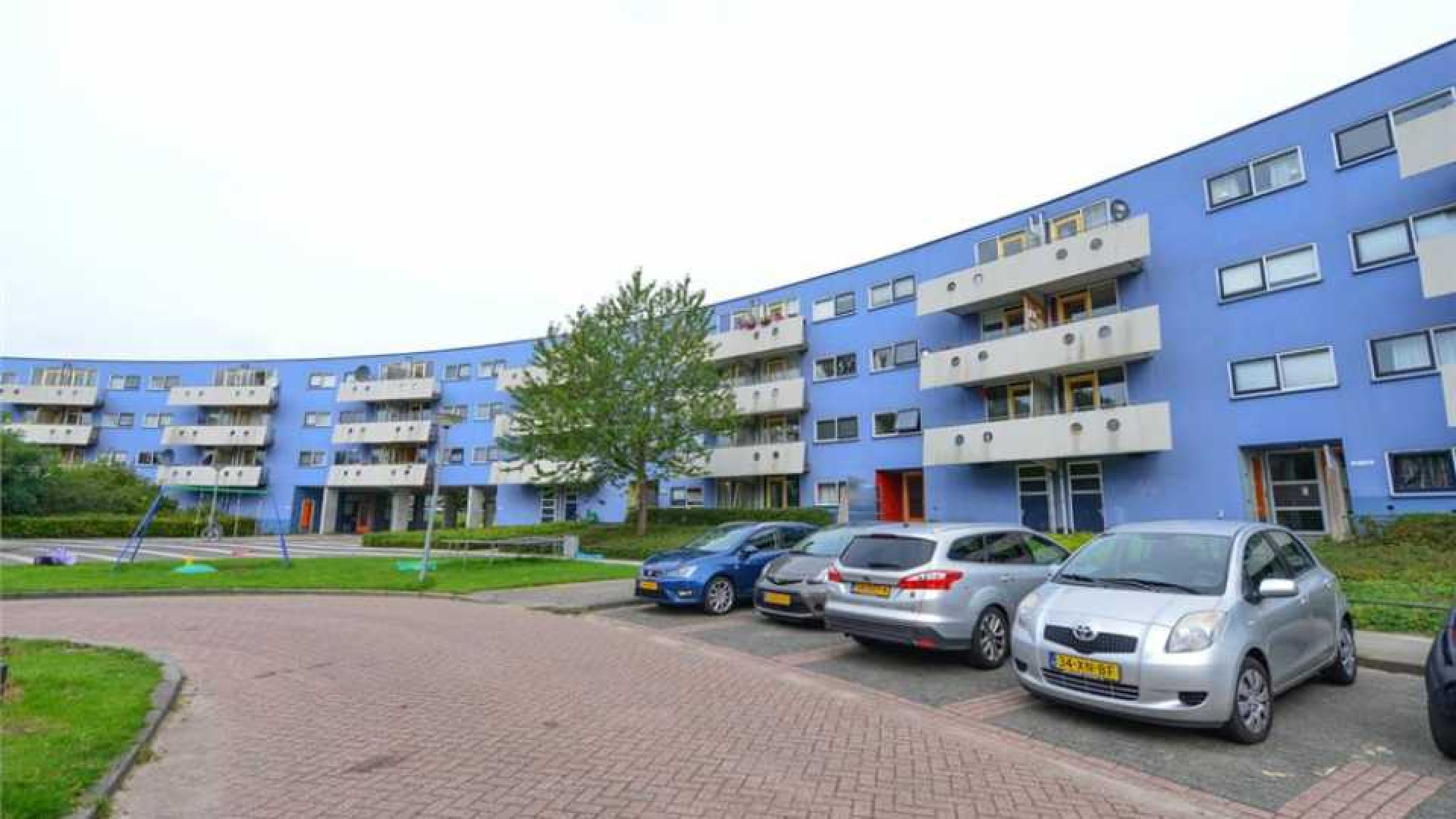 Multi-miljonair Edgar Davids koopt starterswoning in Almere. Zie foto's 1