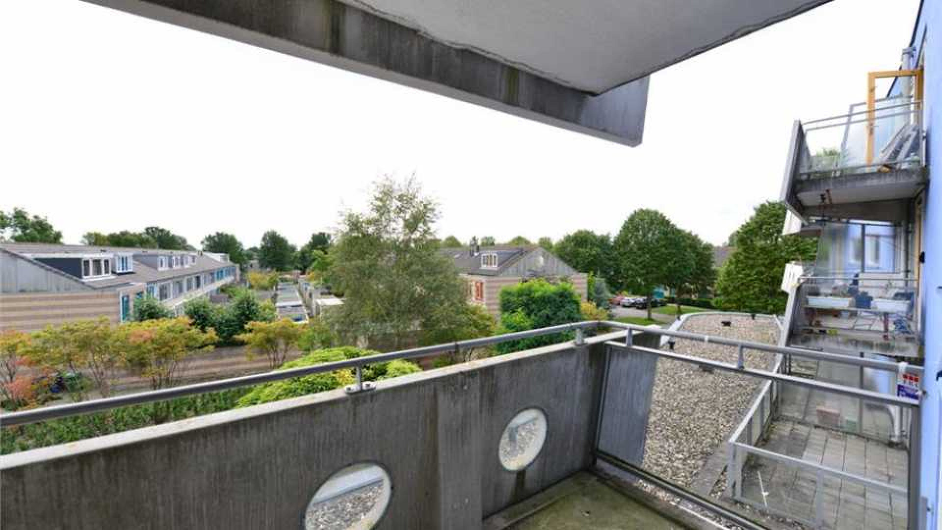 Multi-miljonair Edgar Davids koopt starterswoning in Almere. Zie foto's 10