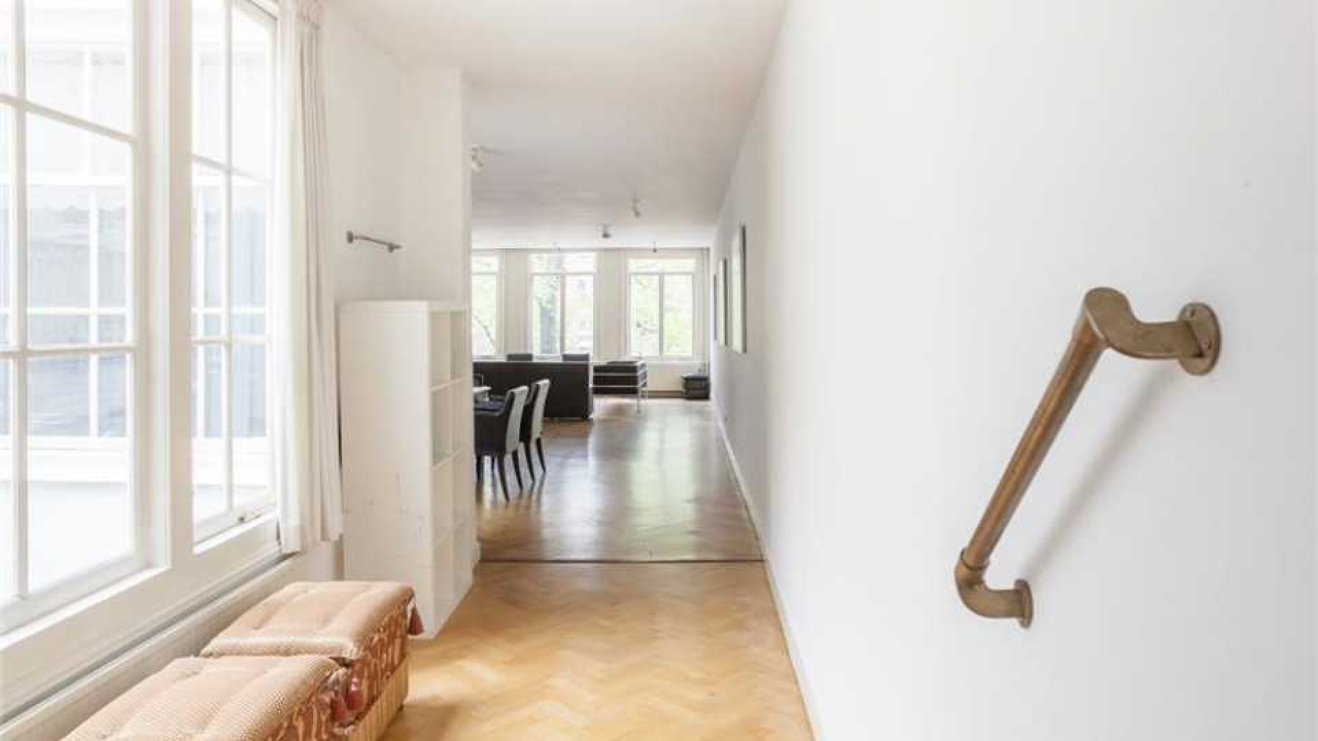 Robine van der Meer koopt prachtig appartement aan de Singel in Amsterdam. Zie foto's 16