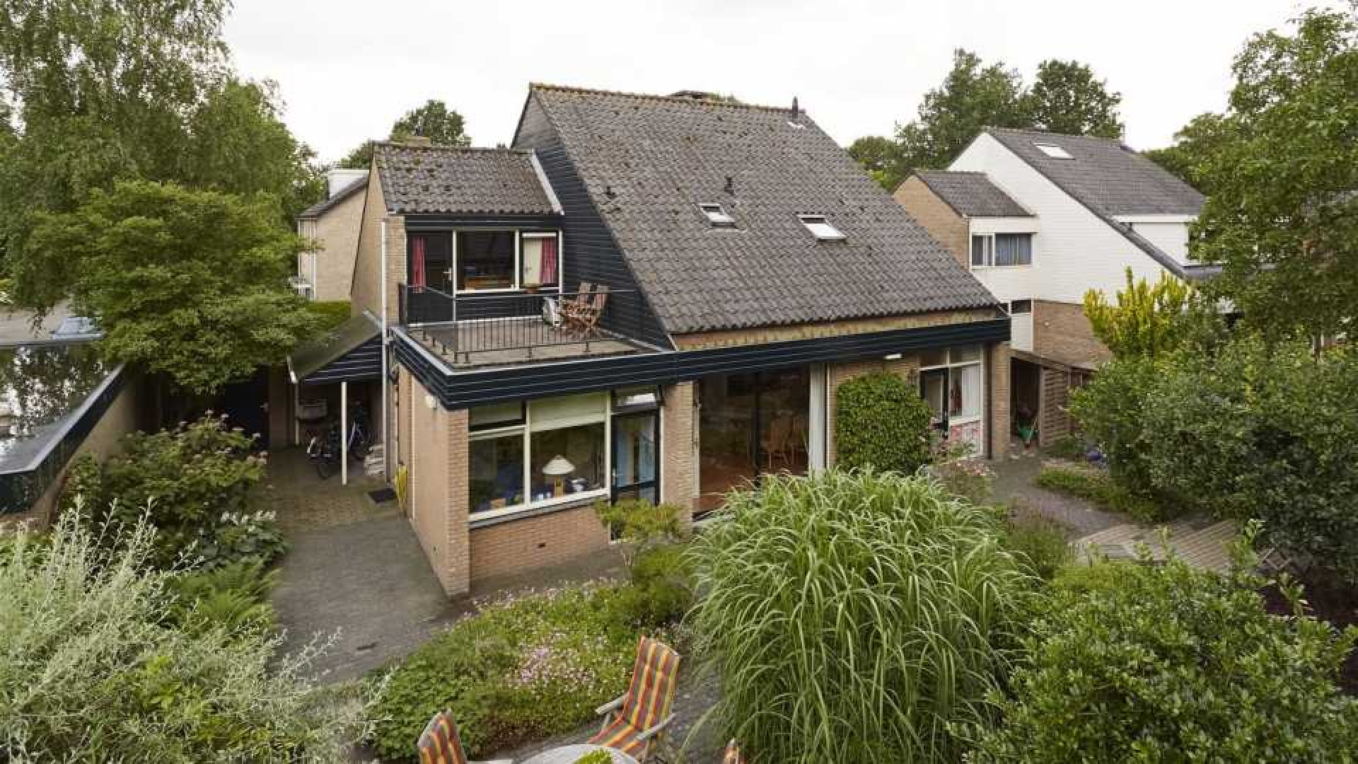 Voormalig NOS Journaal presentator Gijs Wanders zet zijn familiehuis te koop. Zie foto's 19
