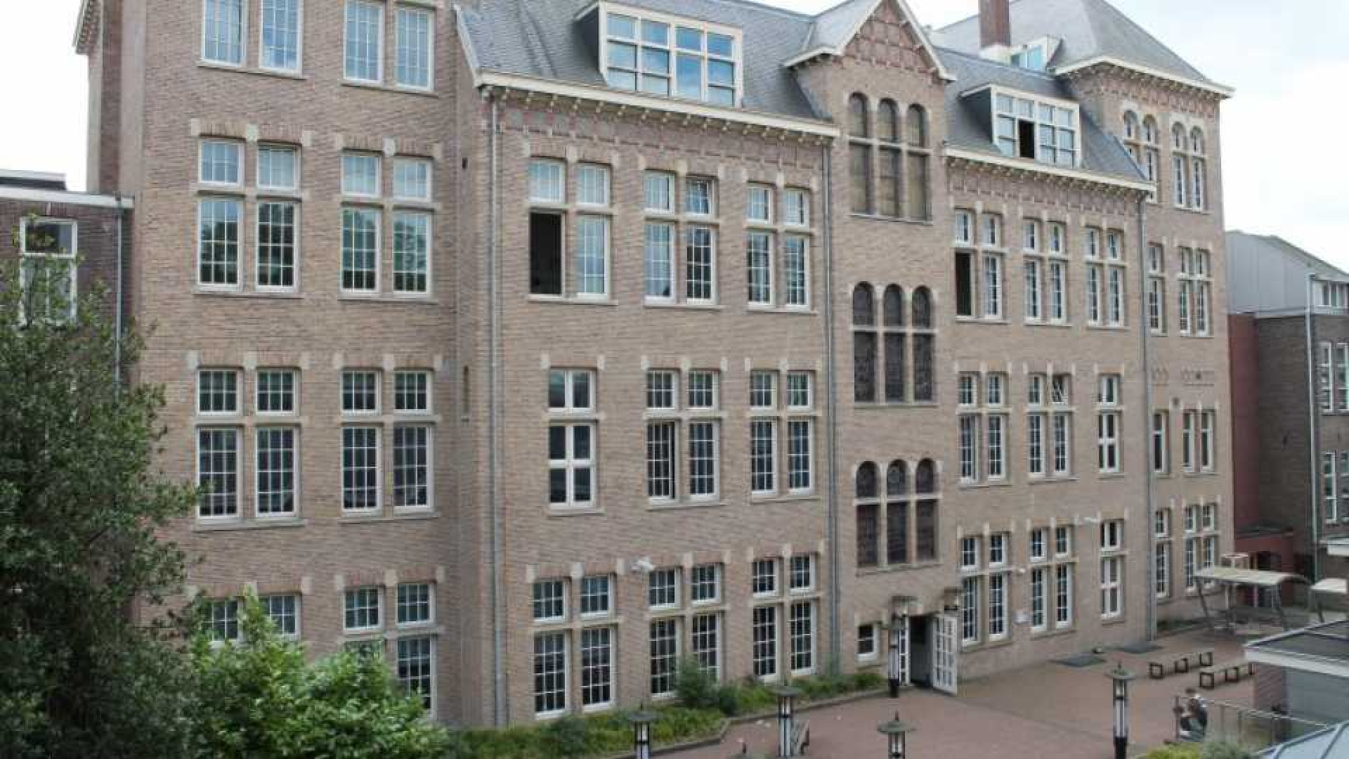 Dave Roelvink huurt appartement in Amsterdam Oud-Zuid. Zie foto's 16