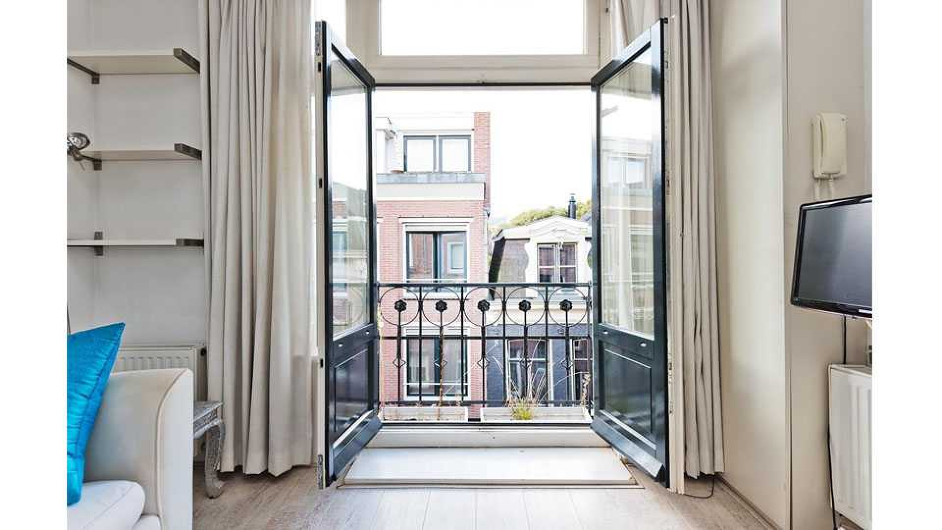 Ronald Koeman zet zijn appartement in centrum van Amsterdam te koop. Zie foto's 3