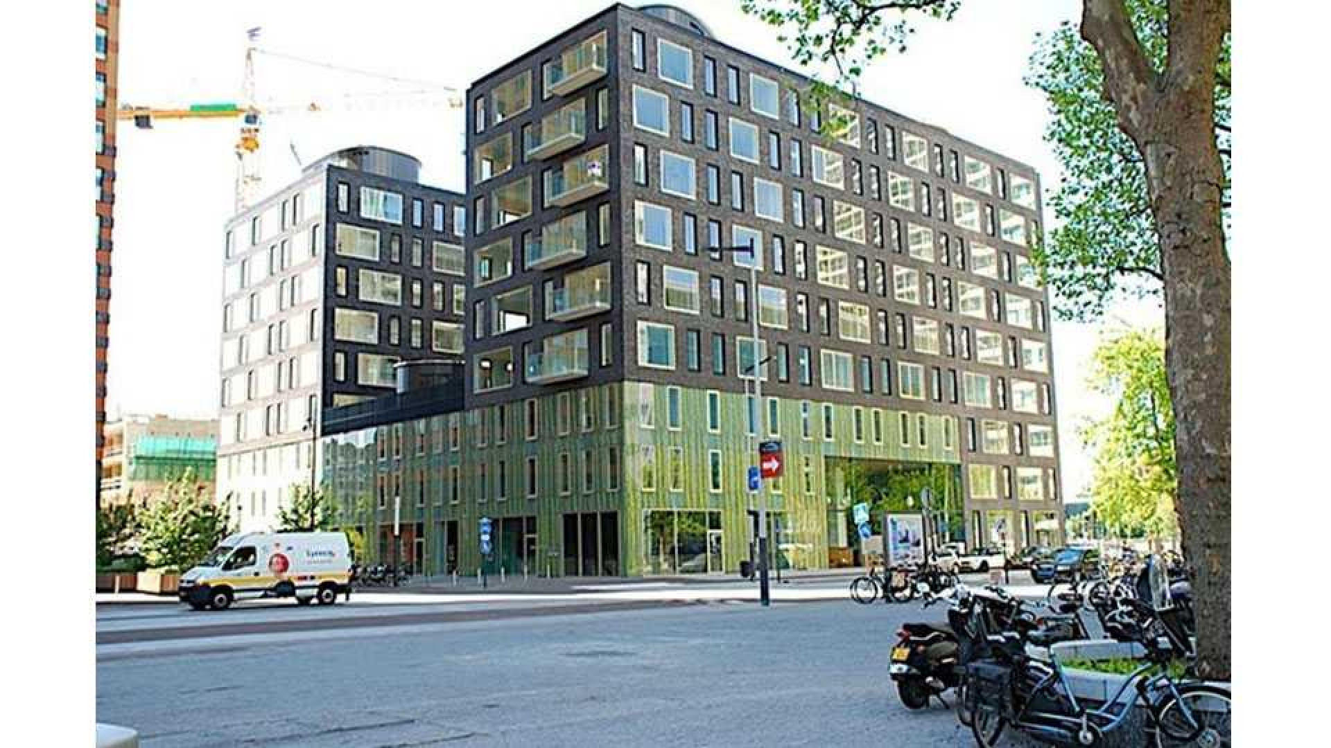 Ajax voetballer Joel Veltman huurt zeer luxe appartement aan de Zuid As in Amsterdam. Zie foto's 1