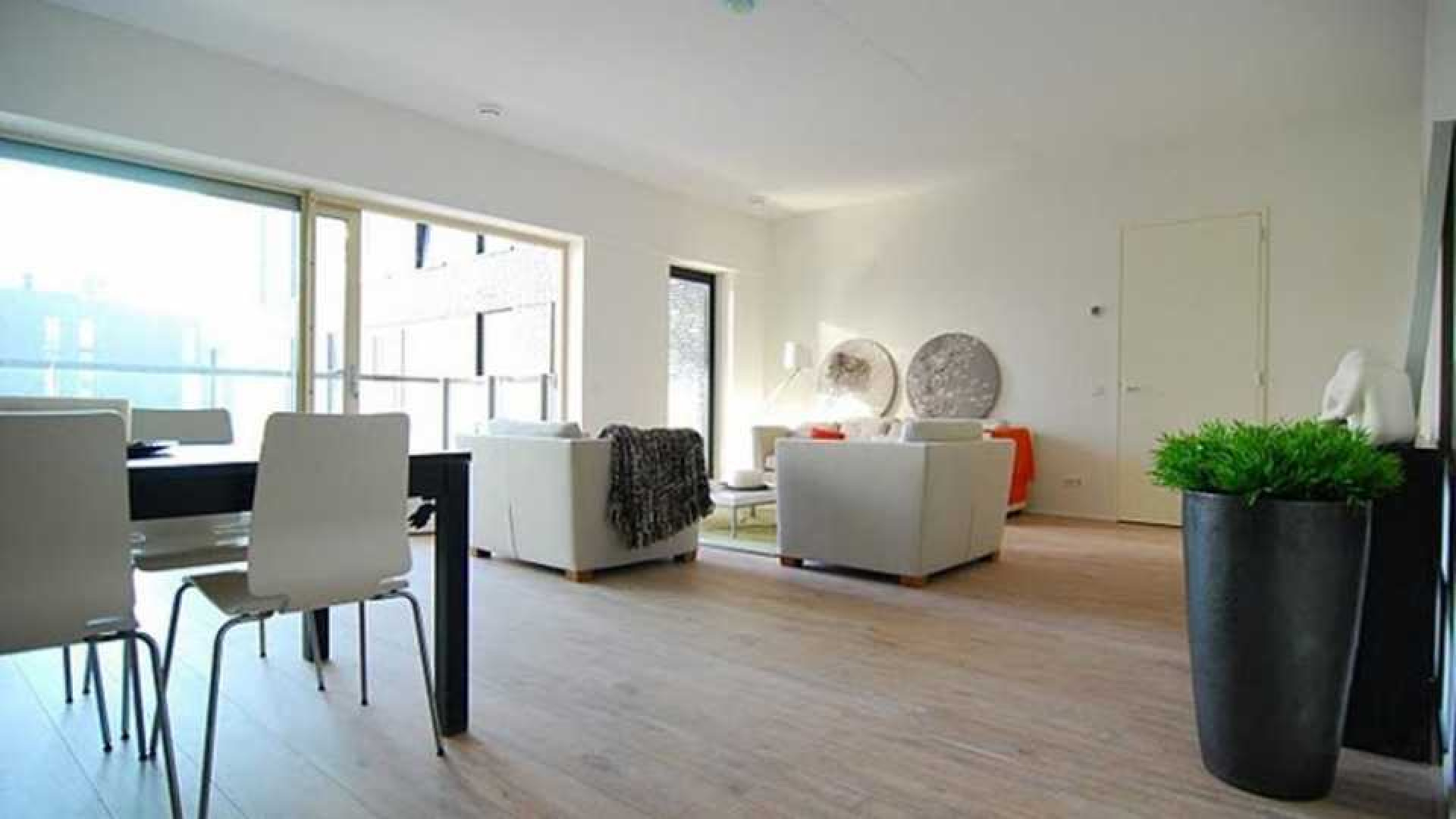 Ajax voetballer Joel Veltman huurt zeer luxe appartement aan de Zuid As in Amsterdam. Zie foto's 4