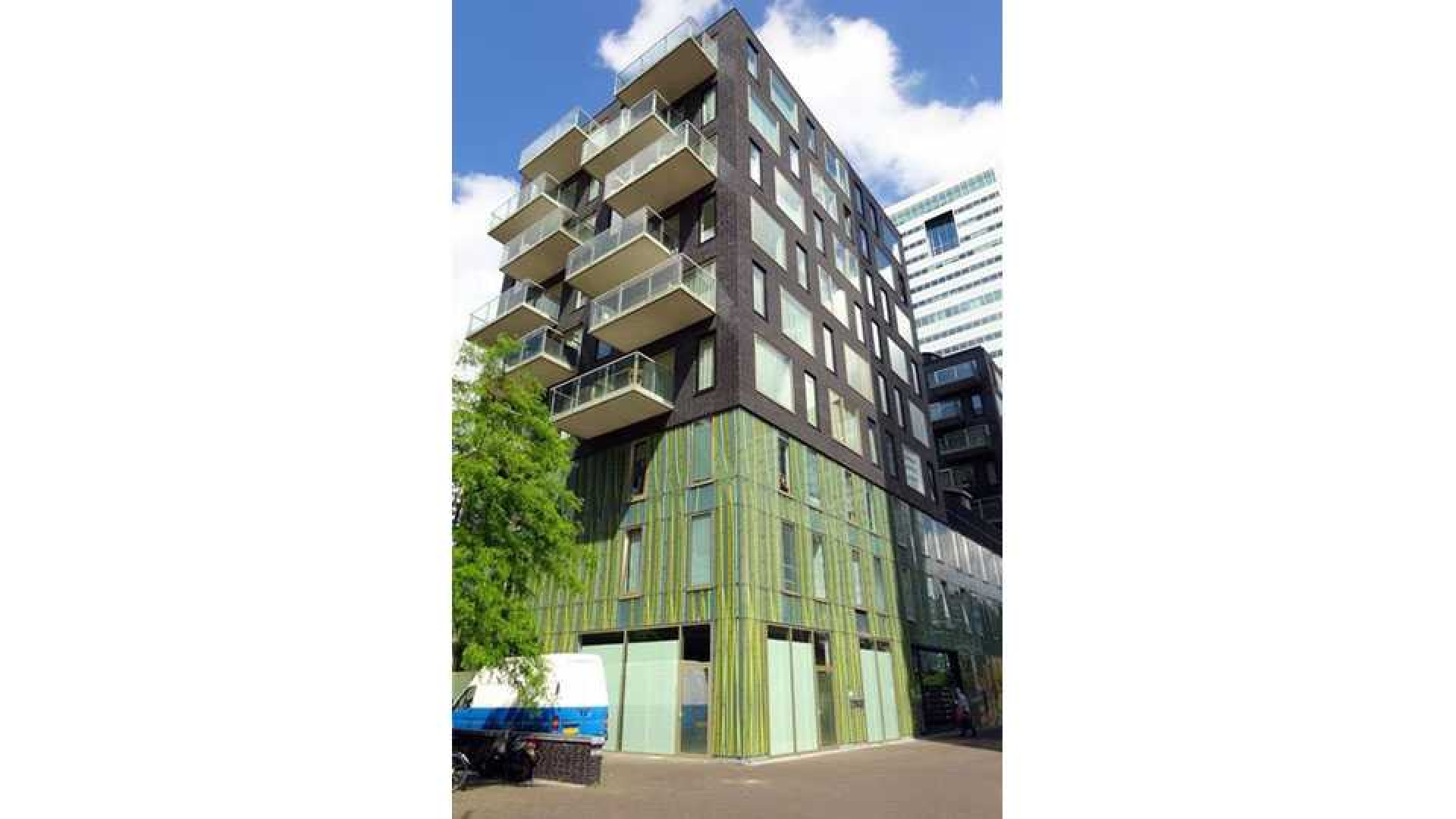 Ajax voetballer Joel Veltman huurt zeer luxe appartement aan de Zuid As in Amsterdam. Zie foto's 6