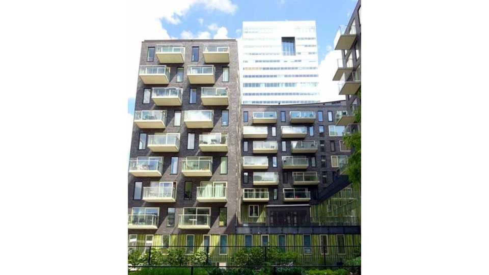 Ajax voetballer Joel Veltman huurt zeer luxe appartement aan de Zuid As in Amsterdam. Zie foto's 7