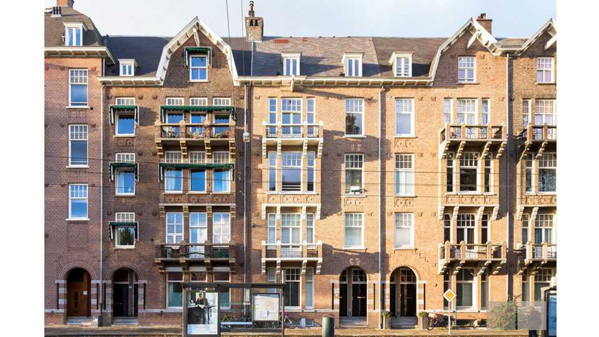 Leco van Zadelhoff zet zijn luxe appartement in Amsterdam Zuid te koop. Zie foto's 1