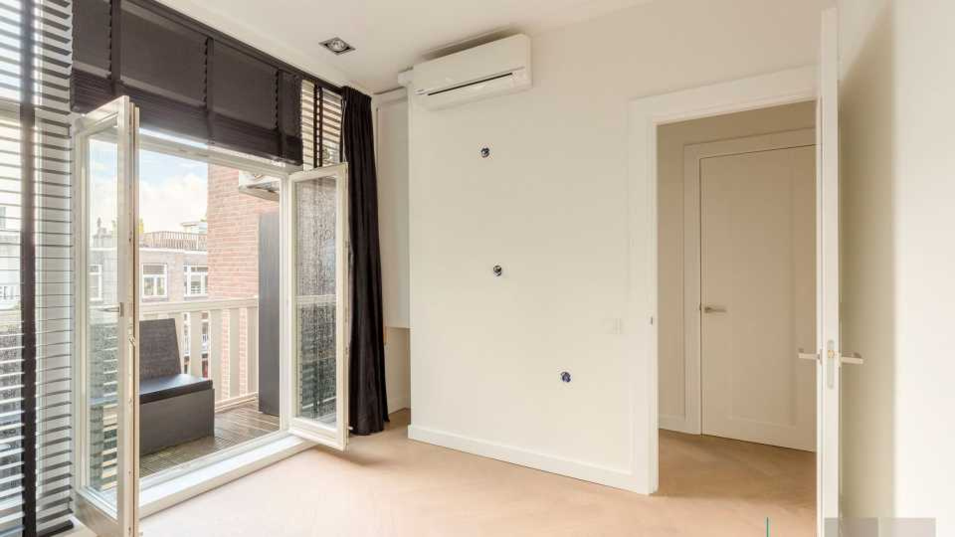 Leco van Zadelhoff zet zijn luxe appartement in Amsterdam Zuid te koop. Zie foto's 14