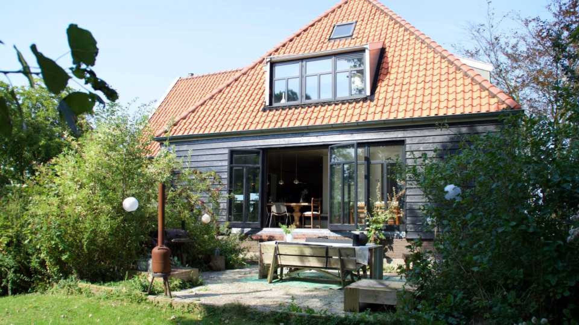 Cabaretier Jan Jaap van der Wal koopt prachtig landhuis. Zie foto's 14