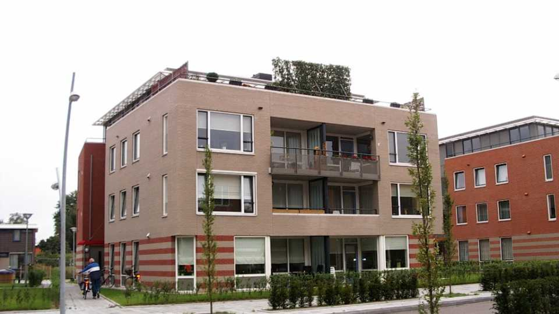 Ernst Daniel Smid huurt penthouse in Barneveld. Zie foto. 1