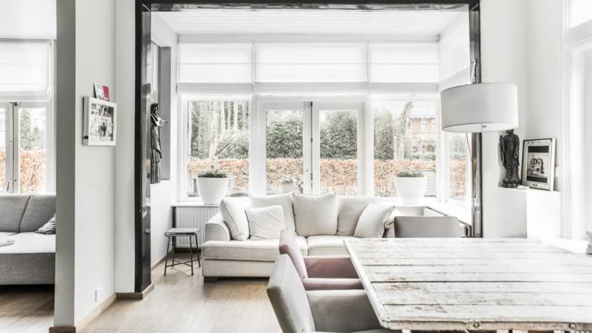 Sonja Bakker koopt miljoenen villa in het Noord Hollandse plaatsje Bergen. Zie foto's 5