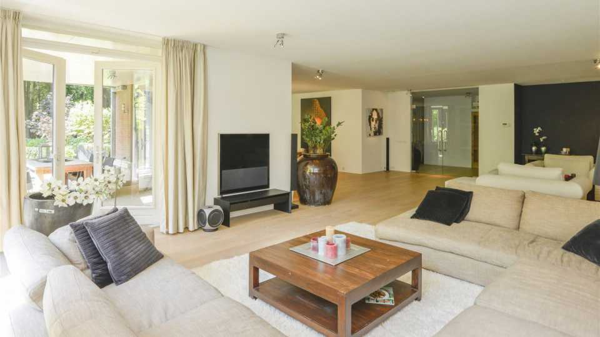 Edwin Evers zet zijn luxe appartement in Hilversum te koop. 4