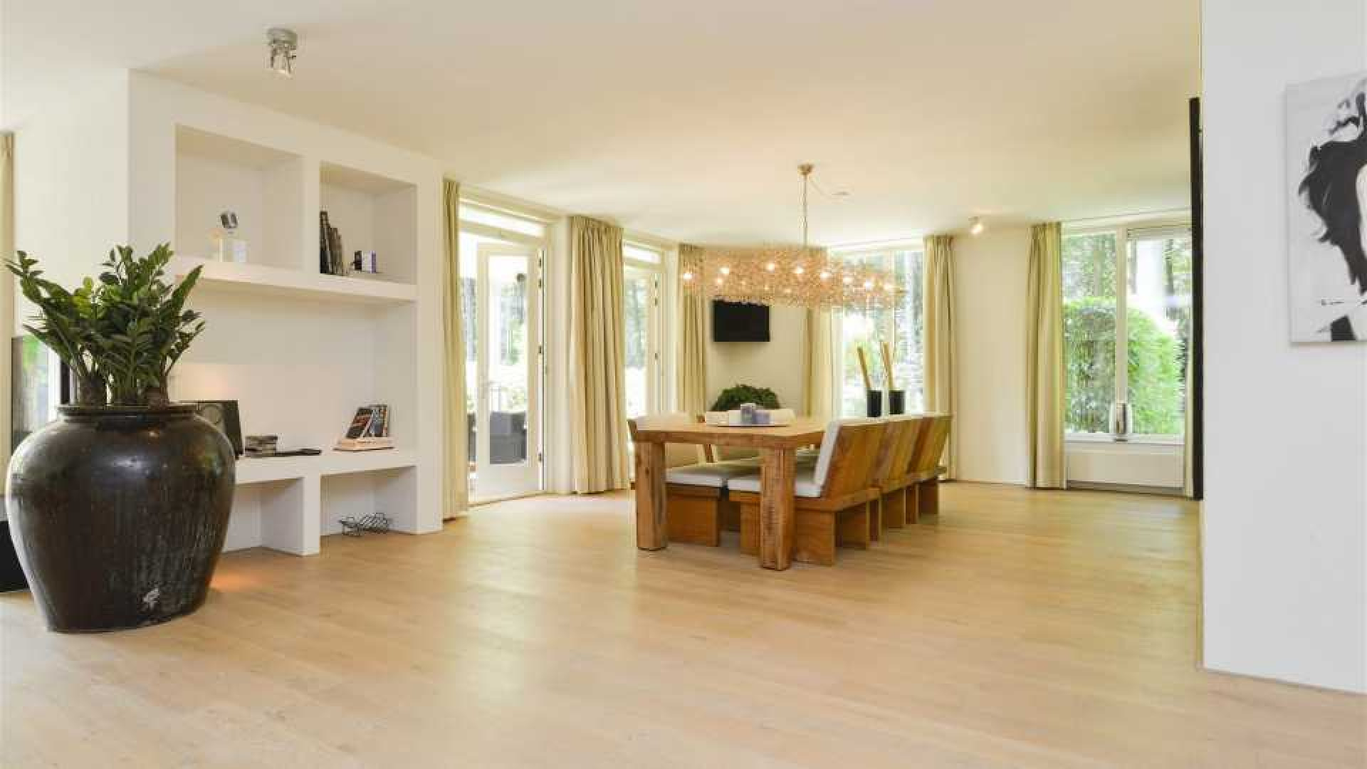 Edwin Evers zet zijn luxe appartement in Hilversum te koop. 6