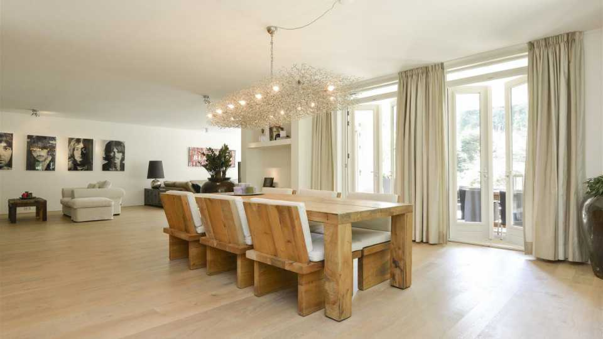 Edwin Evers zet zijn luxe appartement in Hilversum te koop. 7