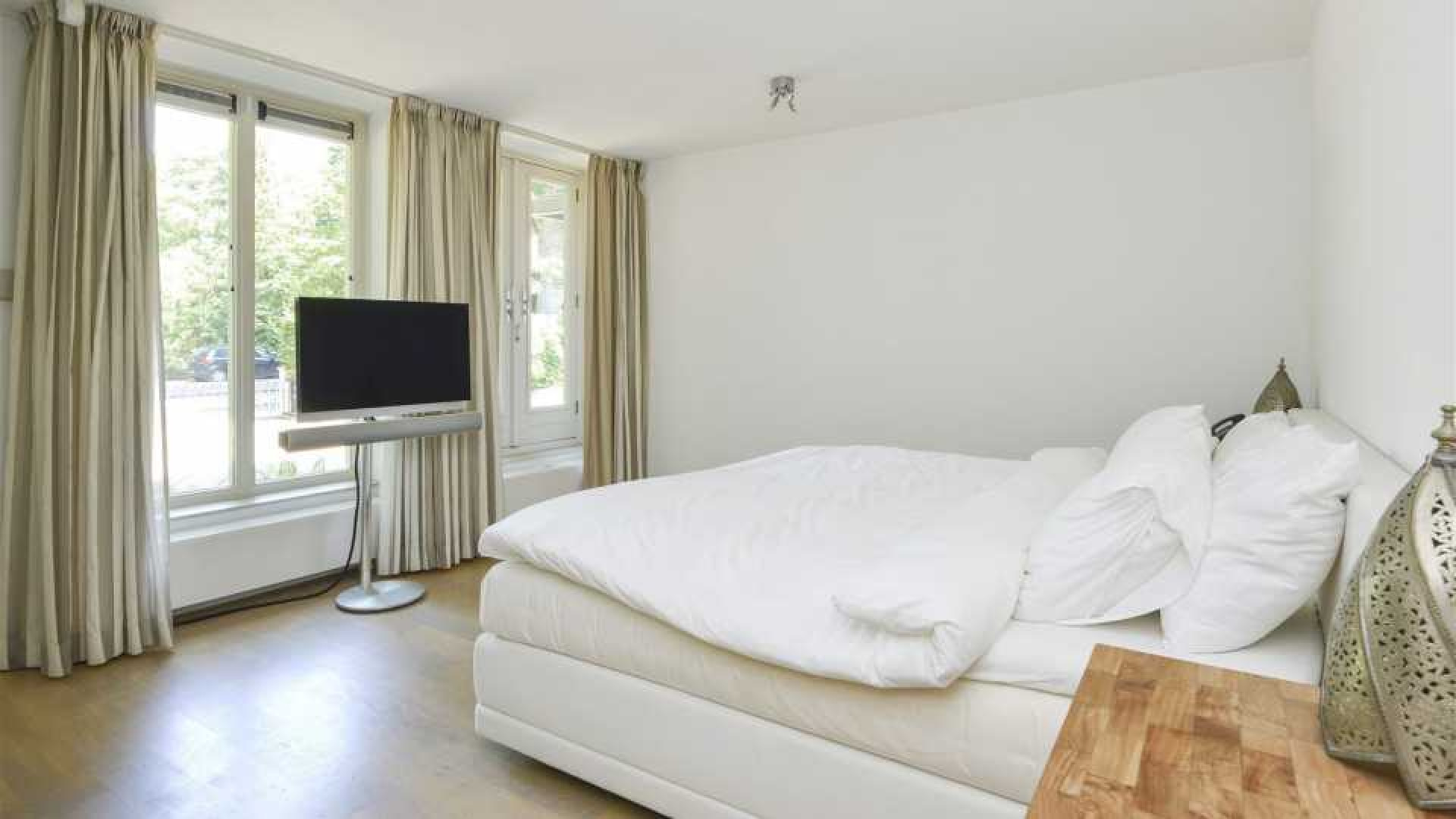 Edwin Evers zet zijn luxe appartement in Hilversum te koop. 11