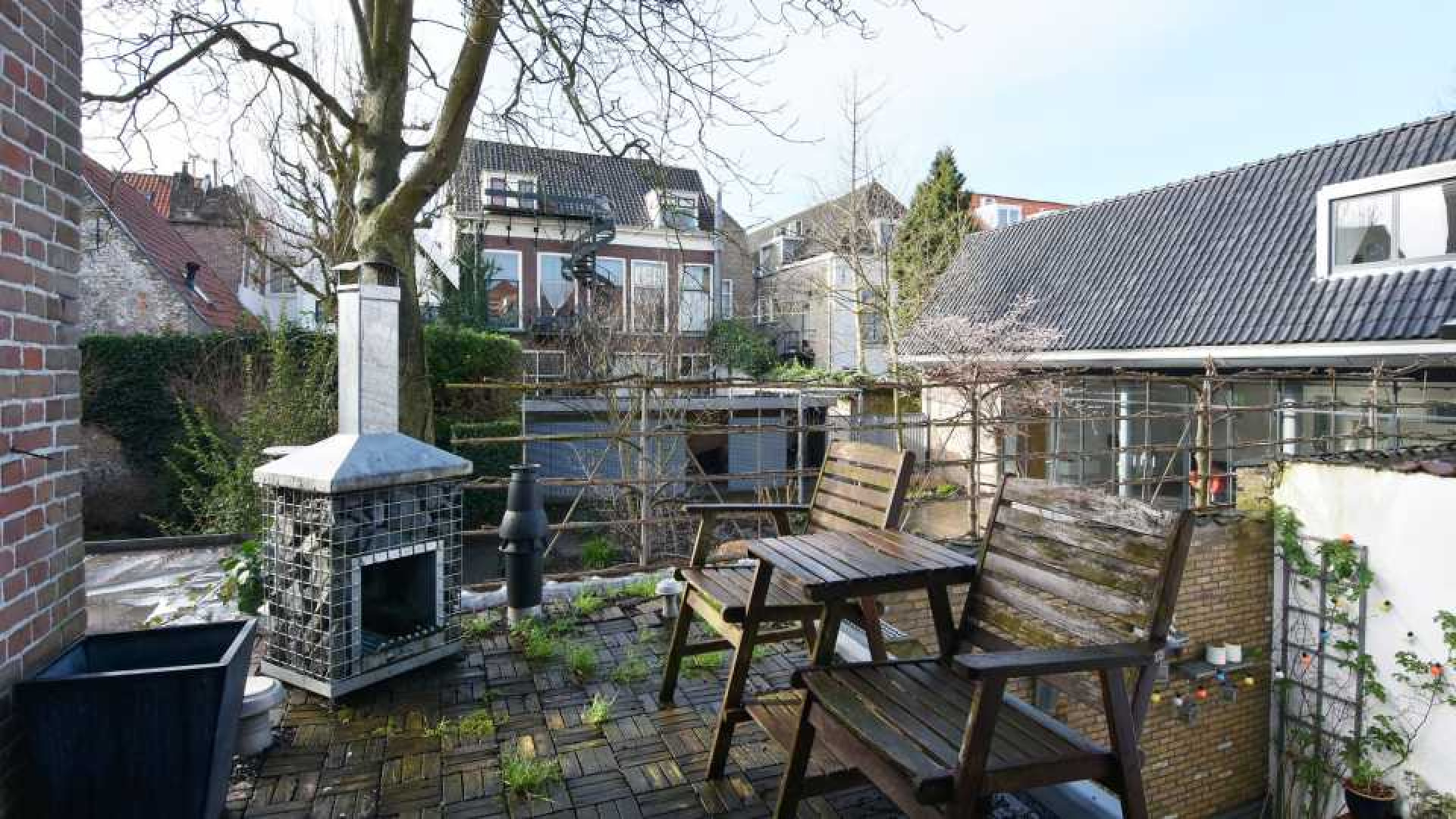 In dit grachtenappartementje in Delft groeide de liefde tussen Johnny de Mol en zijn vrouw Anouk 17